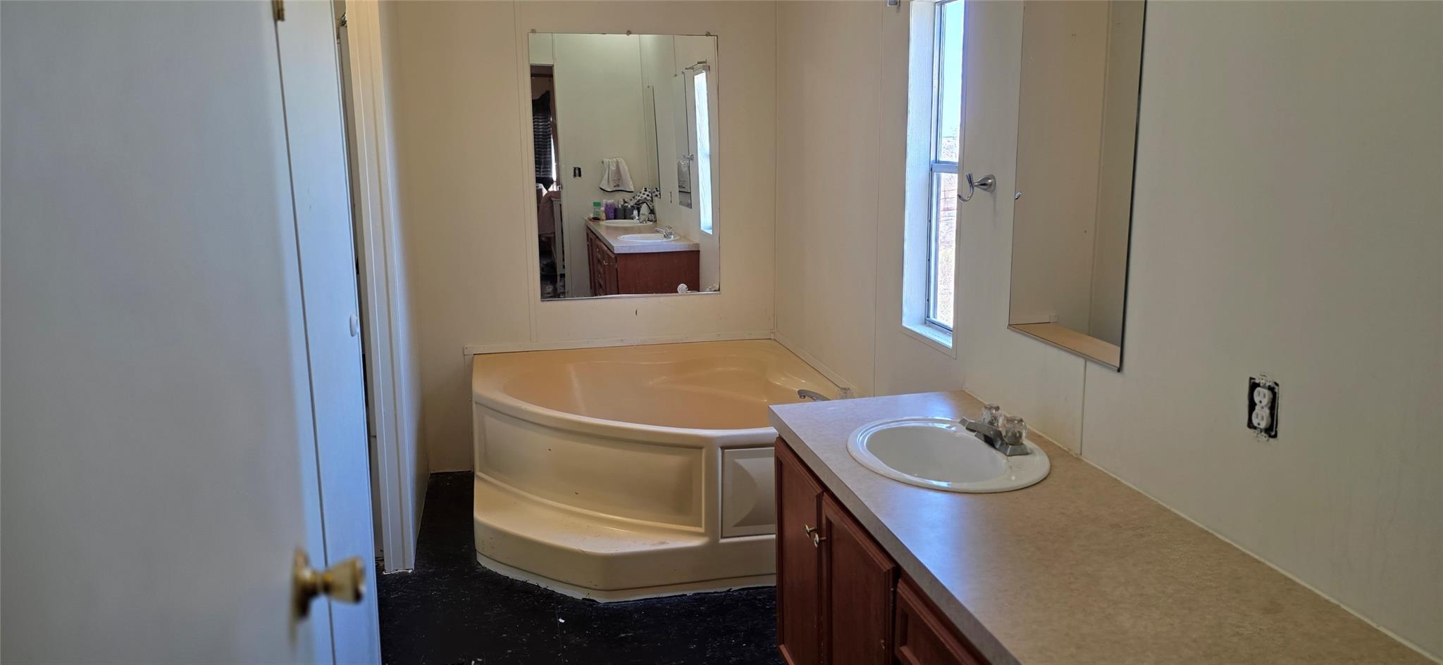 9338 E San Marcos Highway, Fentress, TX 78622