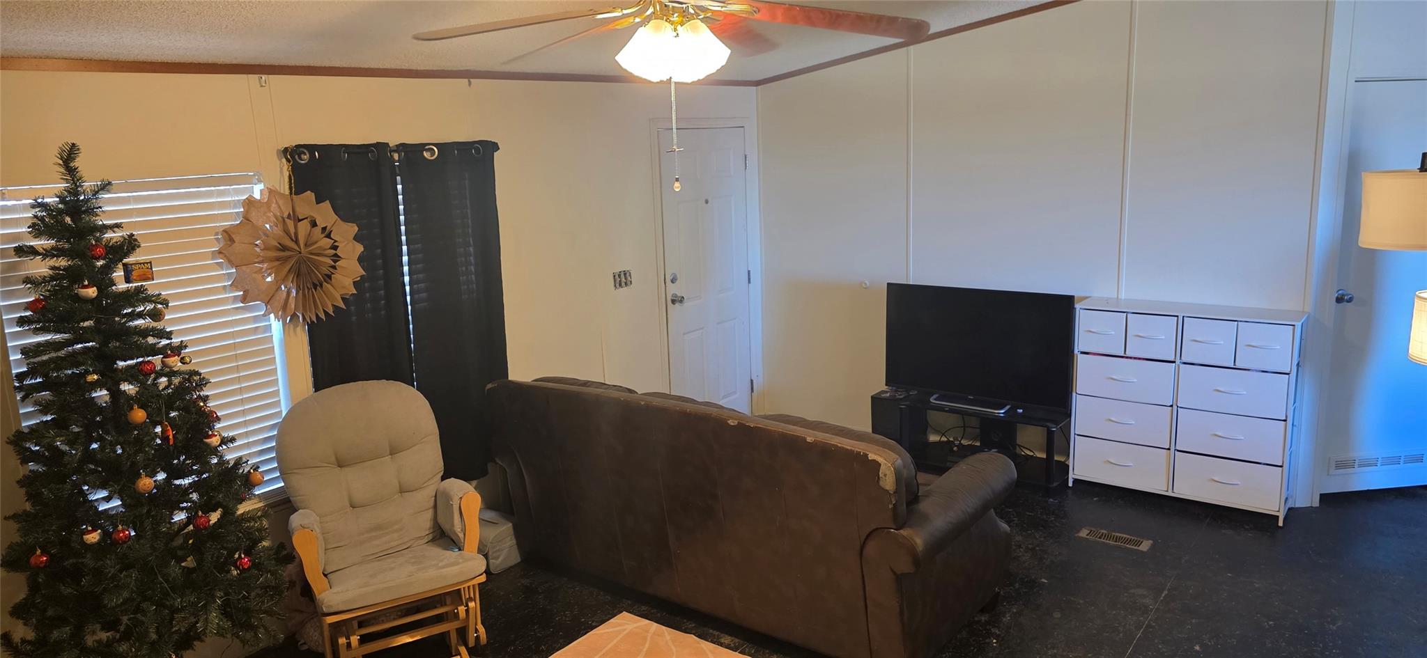 9338 E San Marcos Highway, Fentress, TX 78622