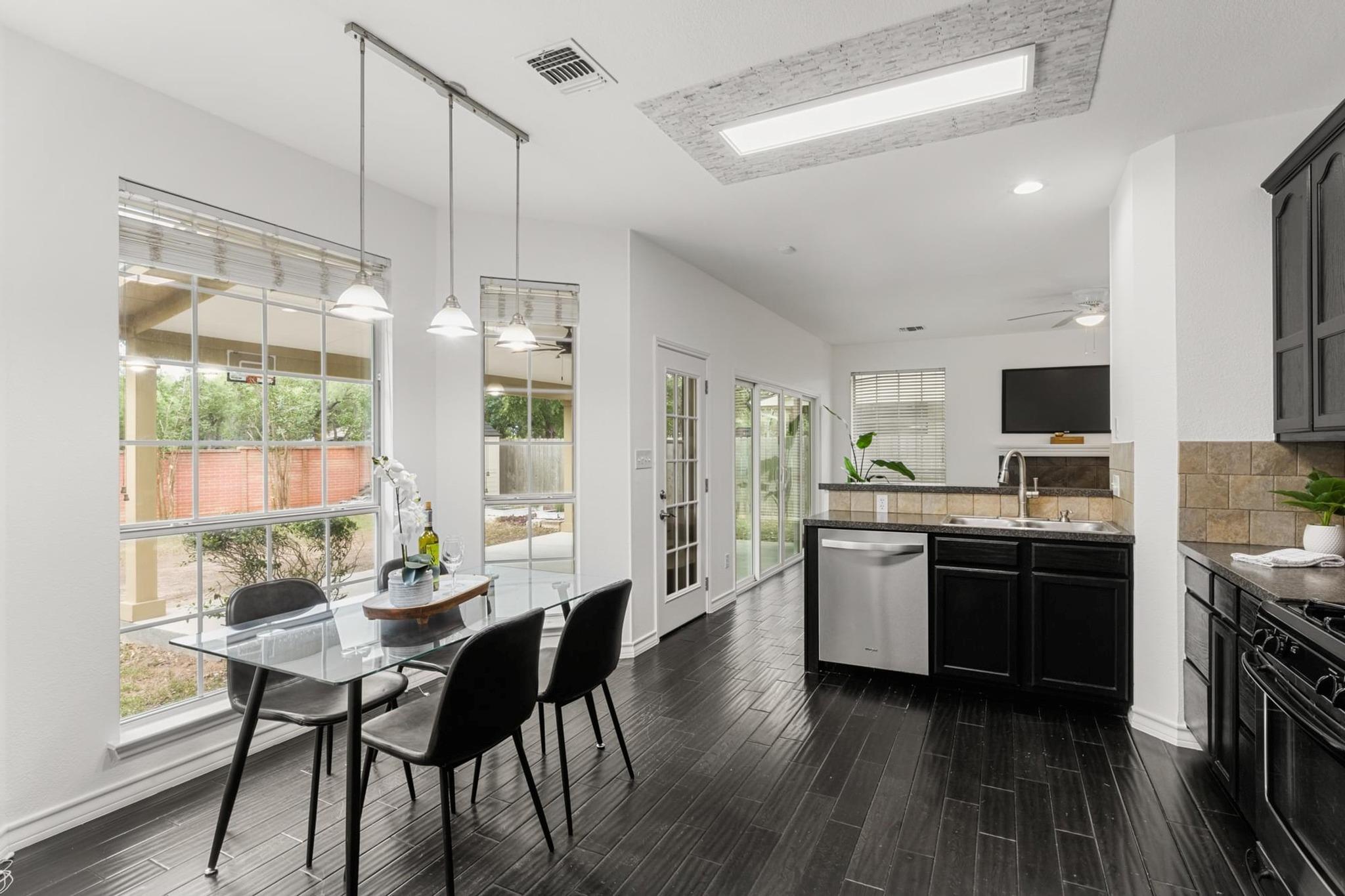 8405 Ganttcrest Dr, Austin, TX 78749