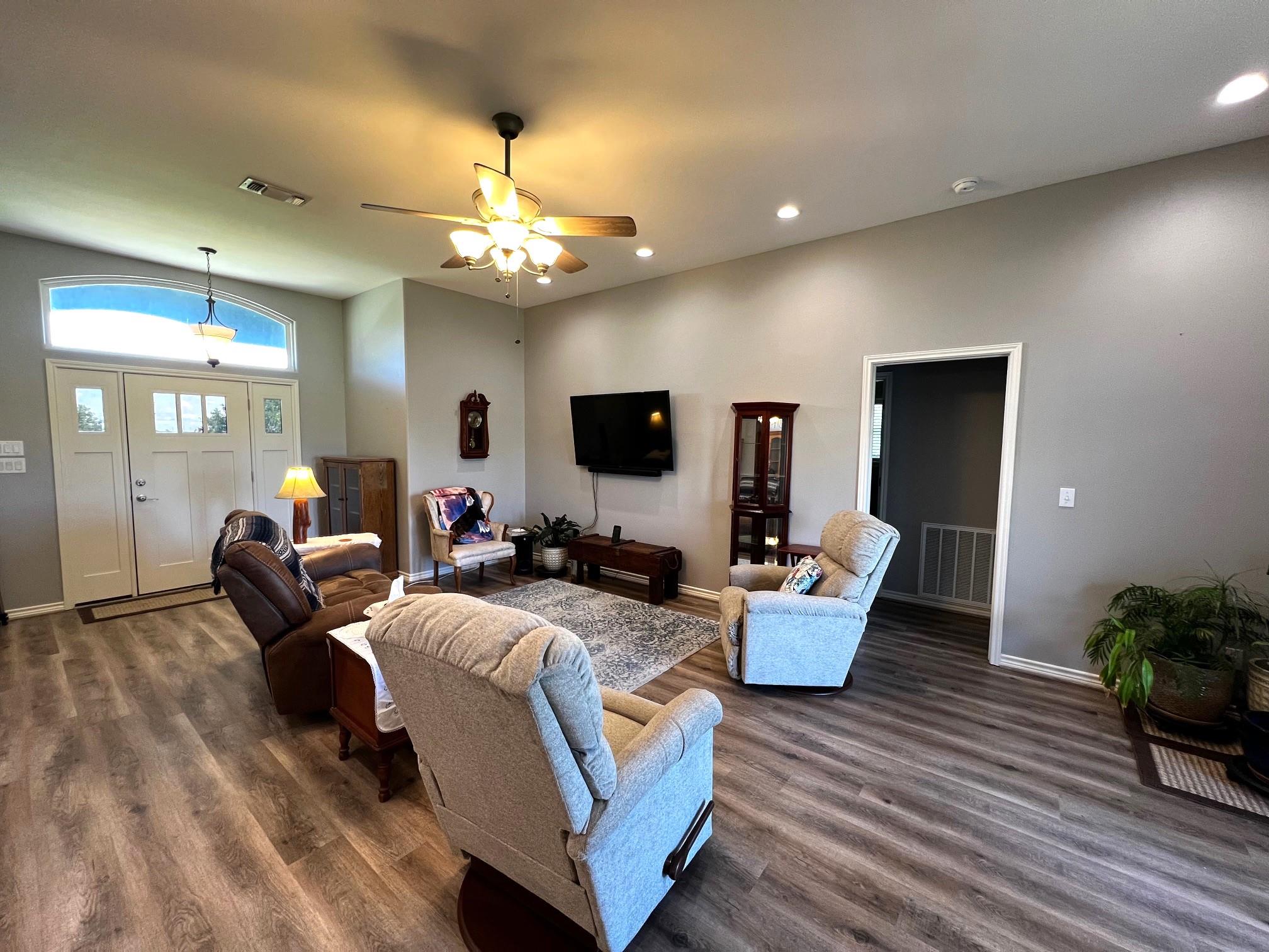 634 Swiss Alp Hills Loop, Schulenburg, TX 78956