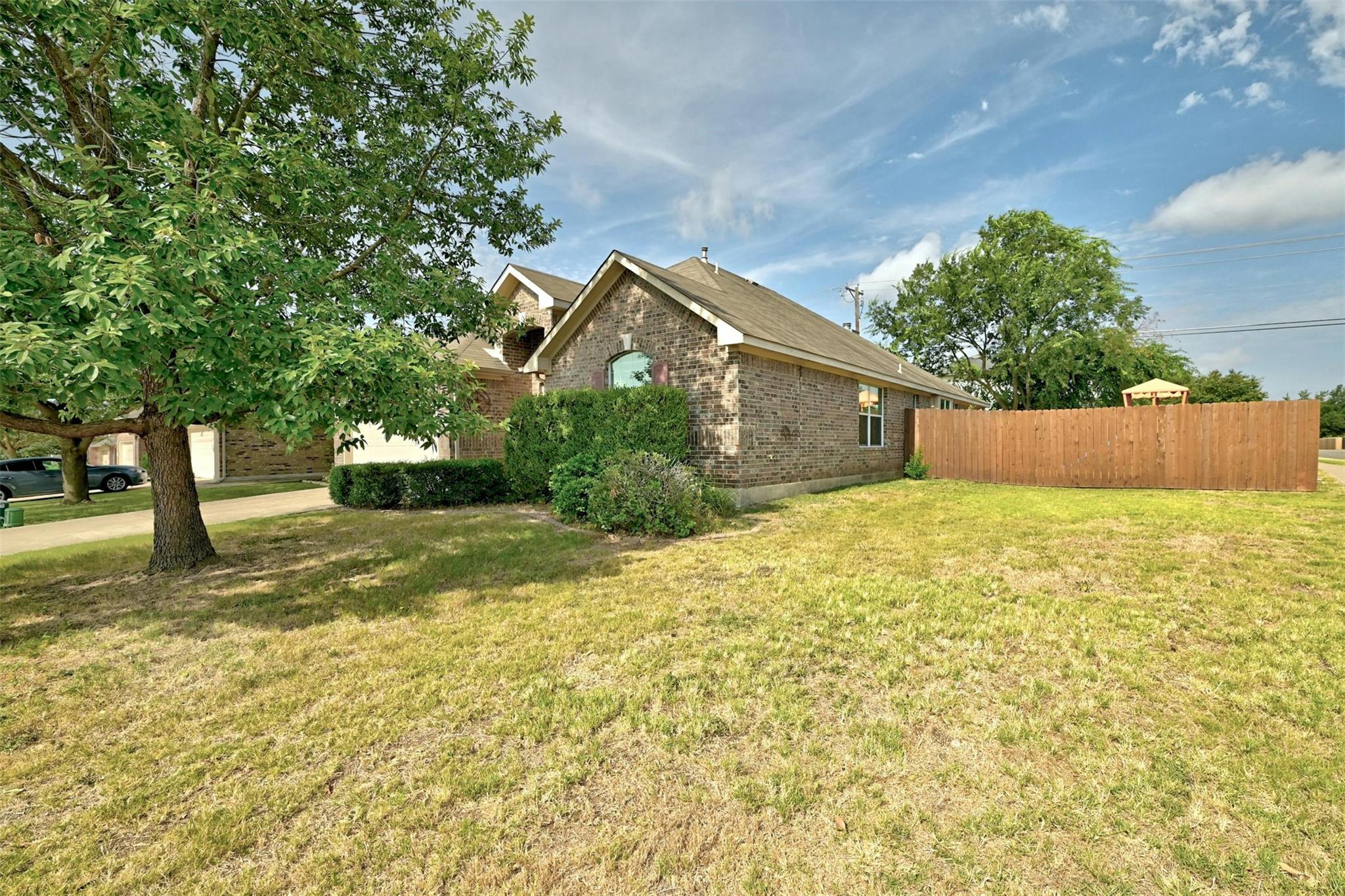 1301 Rainbow Parke Dr, Round Rock, TX 78665
