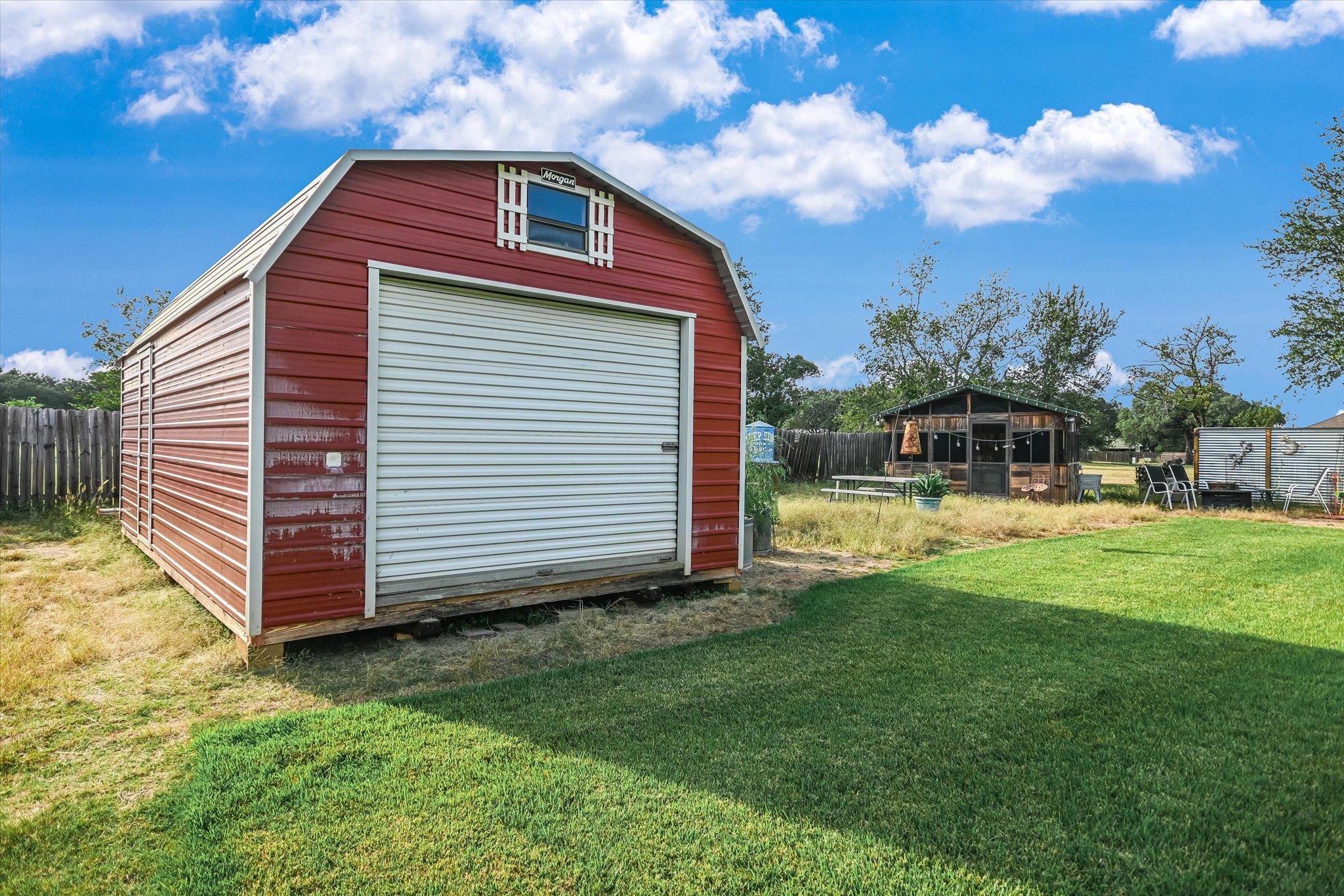 203 N Avenue O, Johnson City, TX 78636