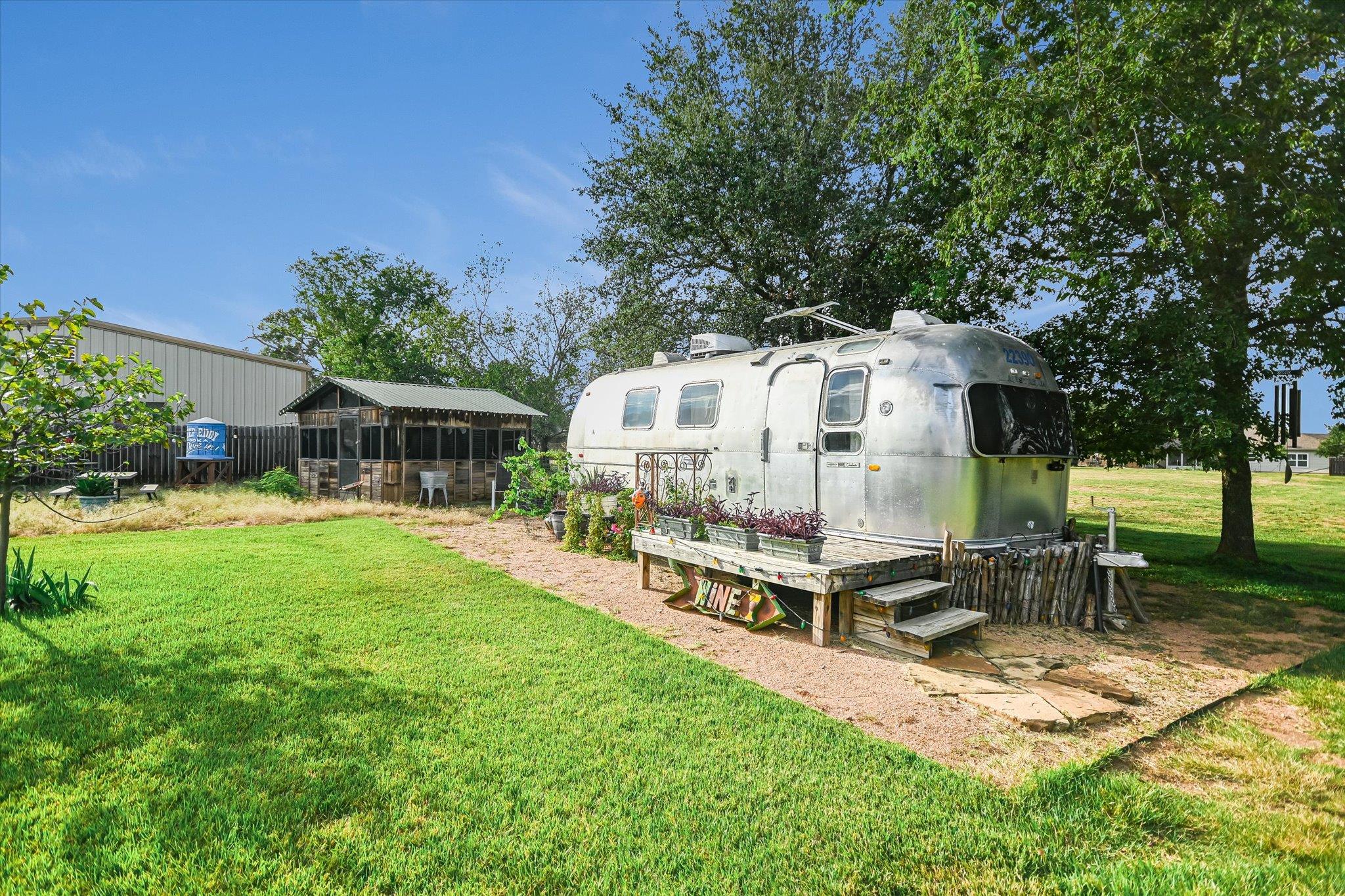 203 N Avenue O, Johnson City, TX 78636
