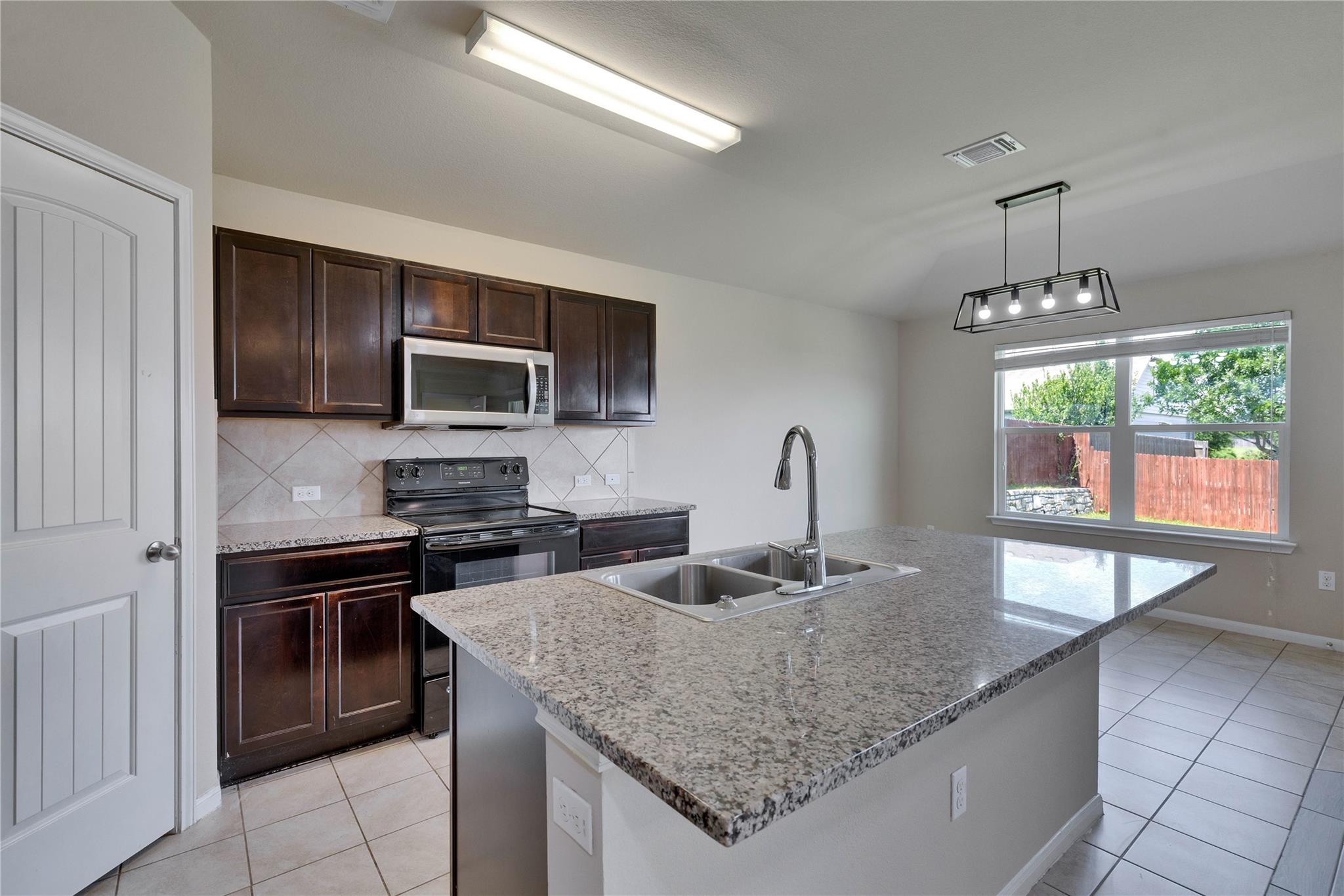 116 Leona River Trl, Hutto, TX 78634