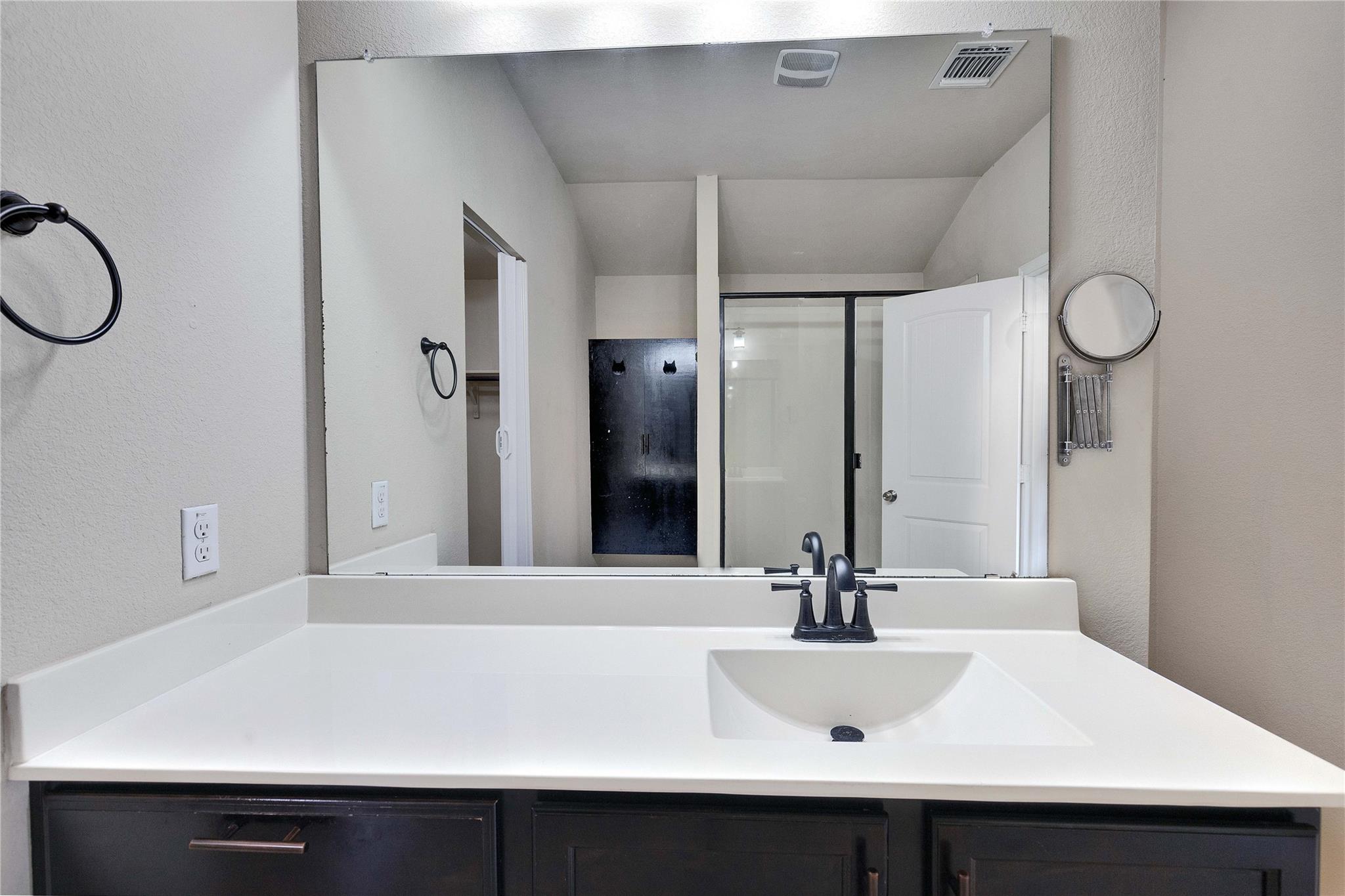 116 Leona River Trl, Hutto, TX 78634