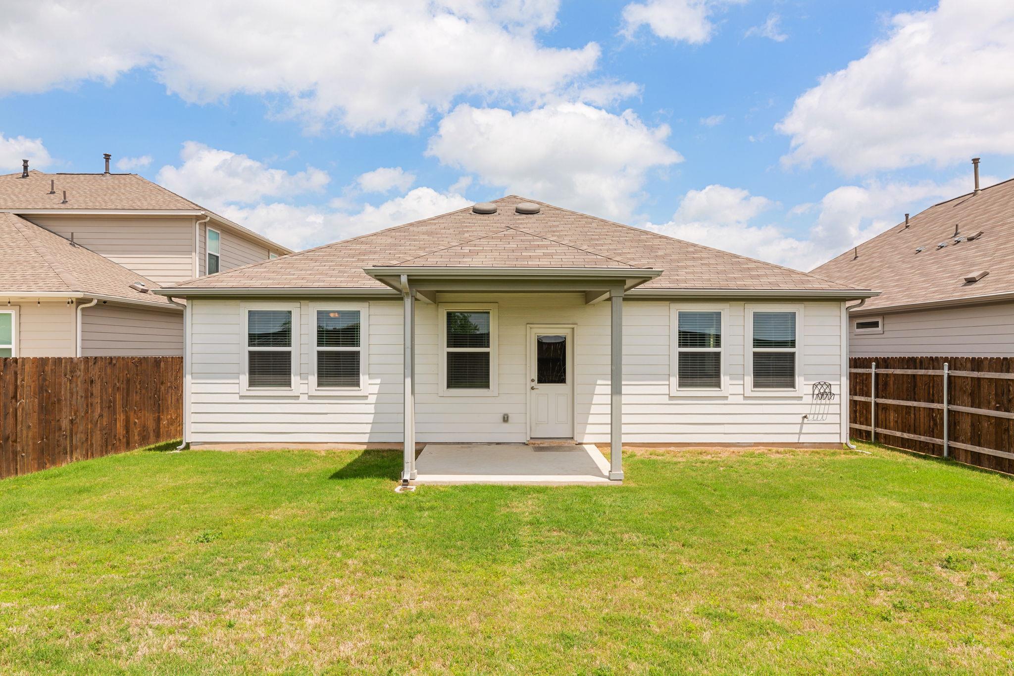 204 Thurman Holt Rd, Hutto, TX 78634
