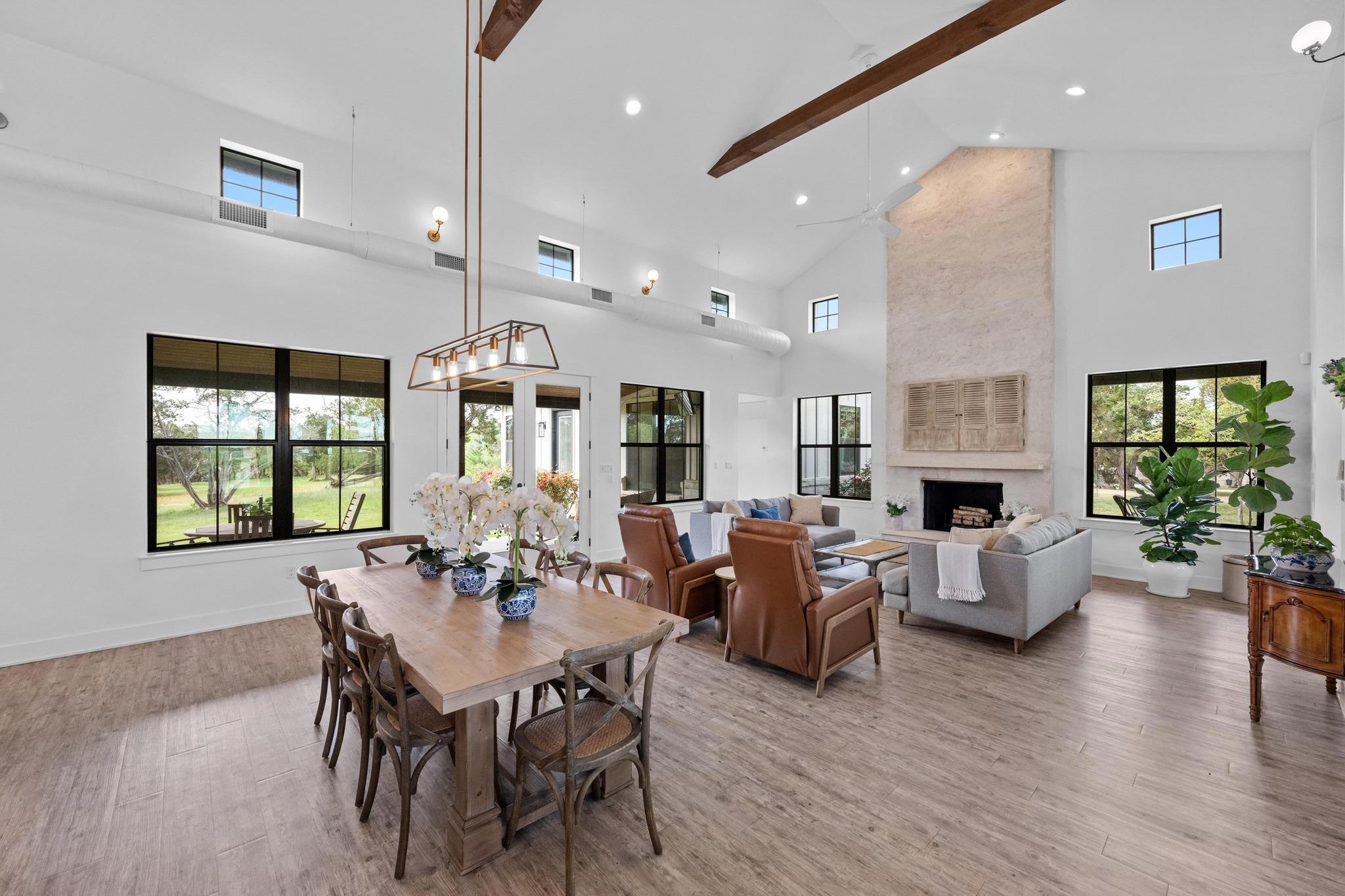 215 SANDY CREEK Cv, Driftwood, TX 78619