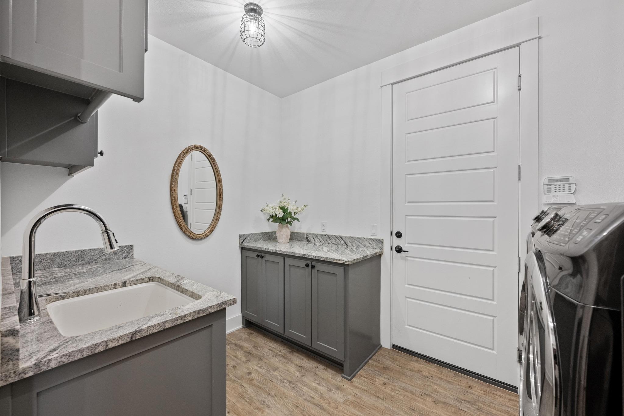215 SANDY CREEK Cv, Driftwood, TX 78619
