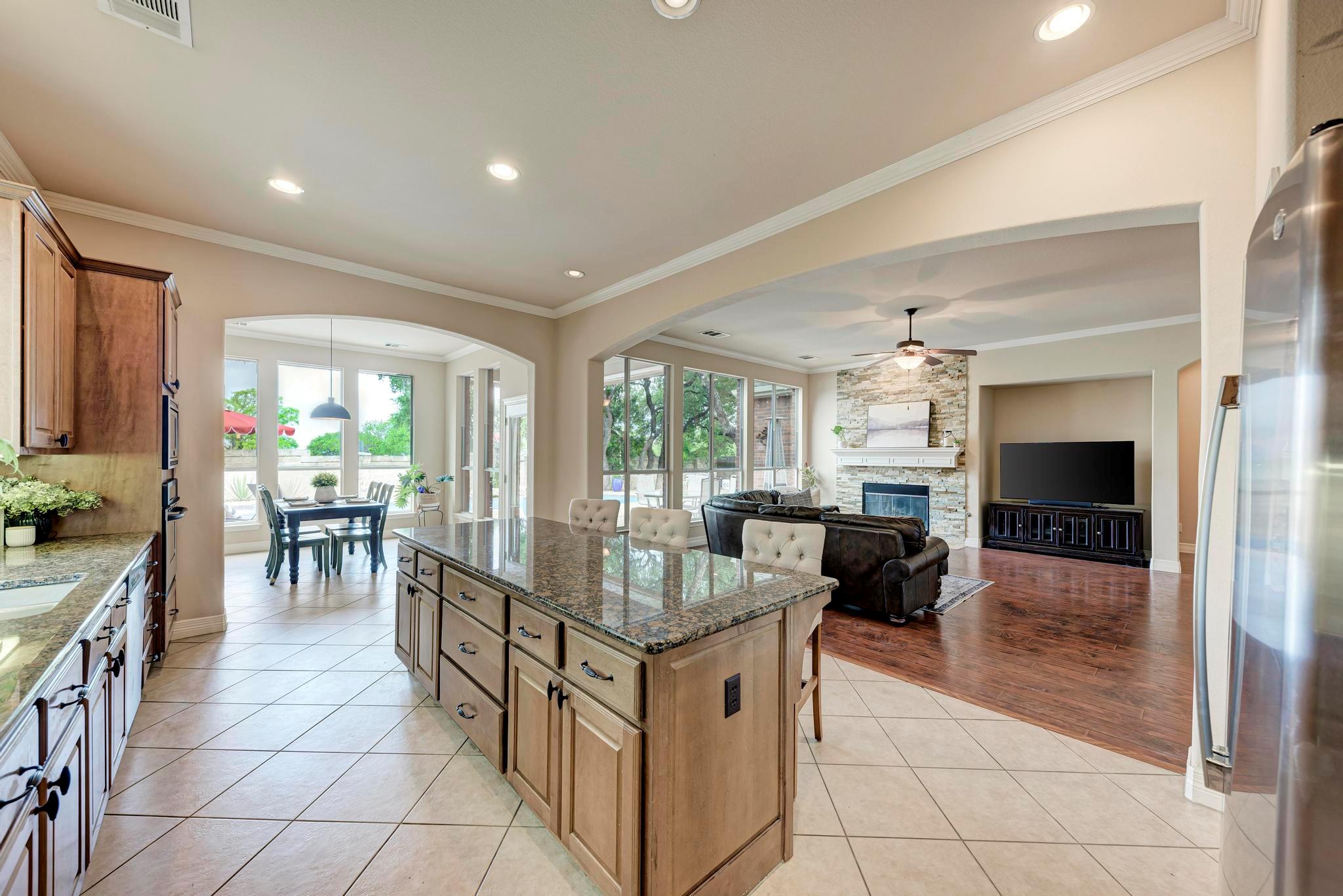 2402 Silent Brook Trl, Round Rock, TX 78665