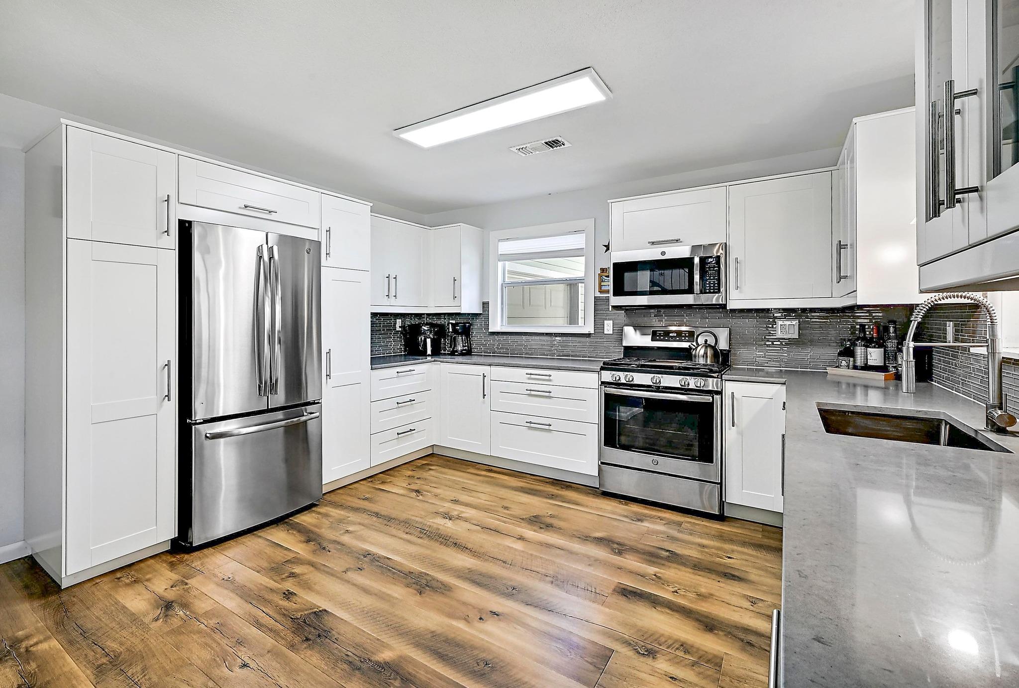 1318 Contour Dr, Burnet, TX 78611