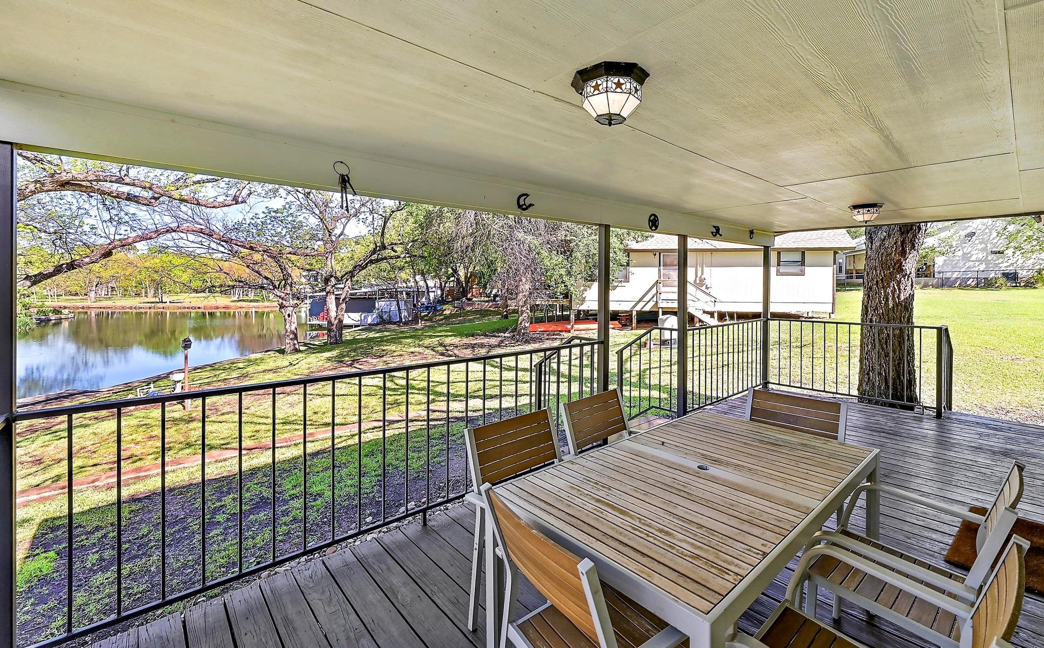 1318 Contour Dr, Burnet, TX 78611