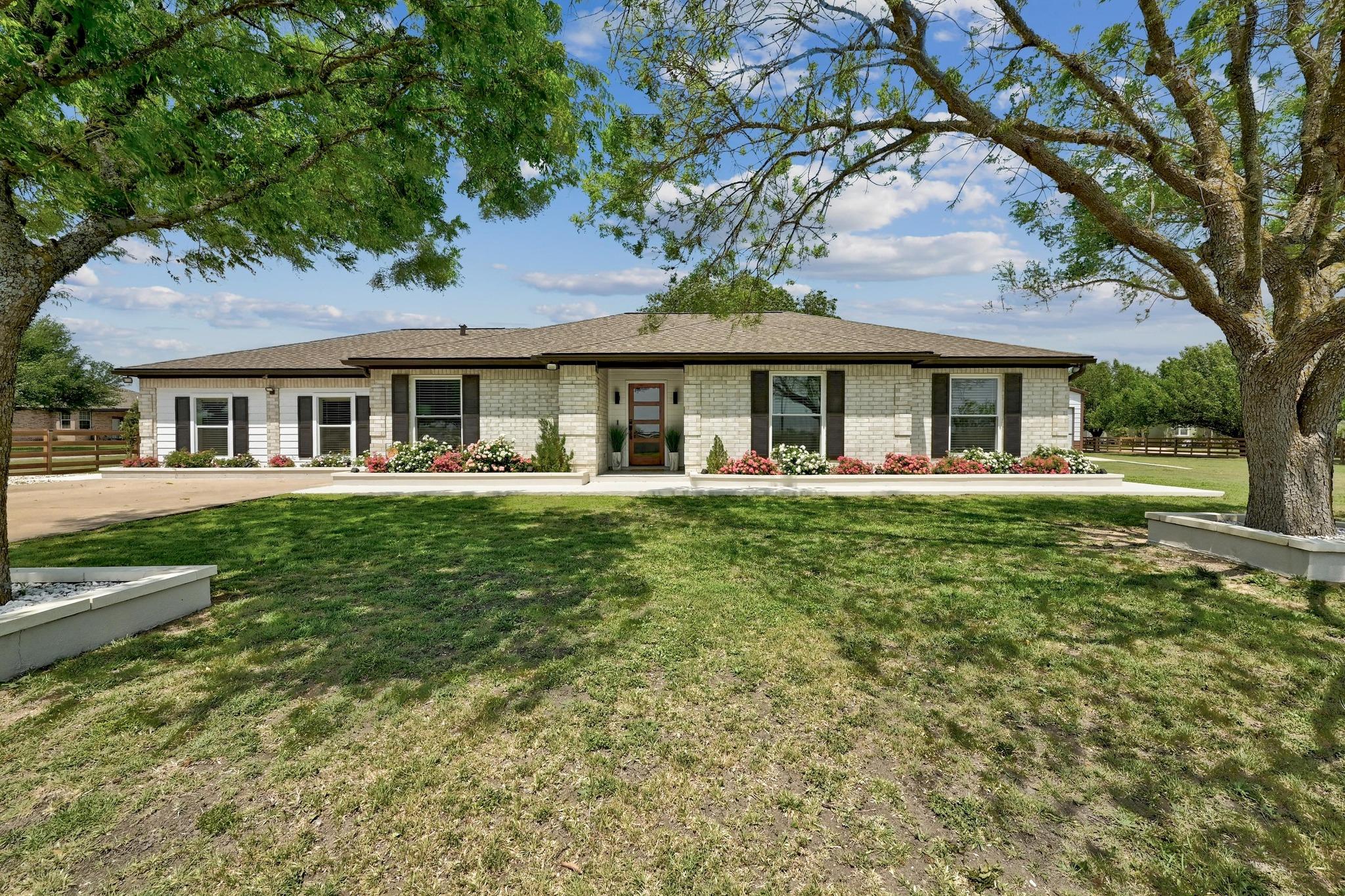 401 County Road 368, Taylor, TX 76574