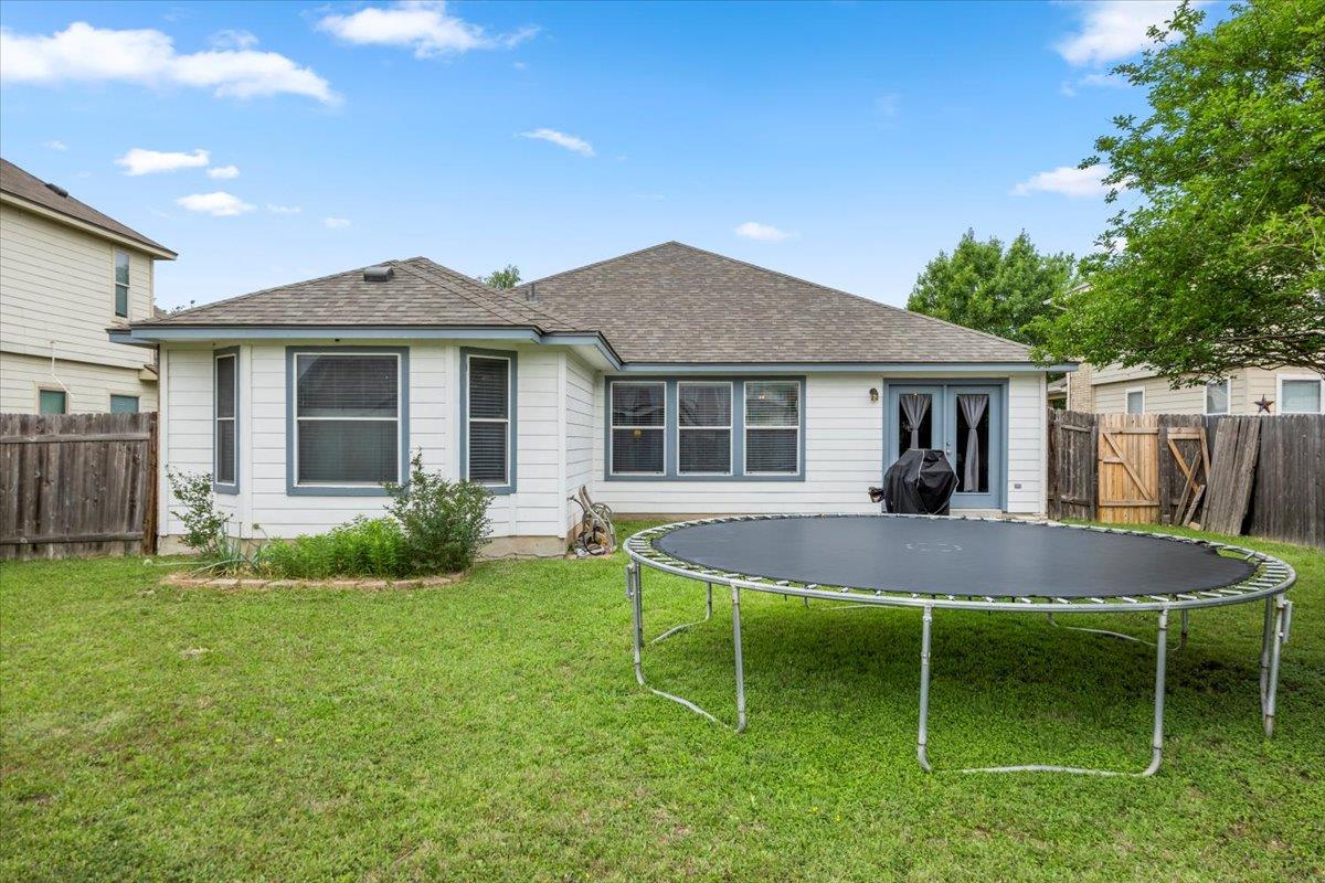 107 Jefferson Cv, Elgin, TX 78621