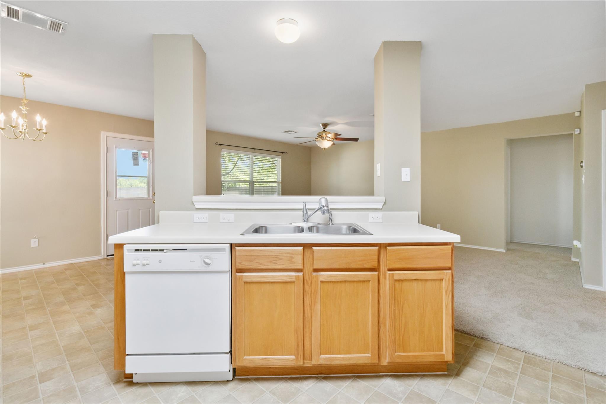 223 Sylvan St, Hutto, TX 78634
