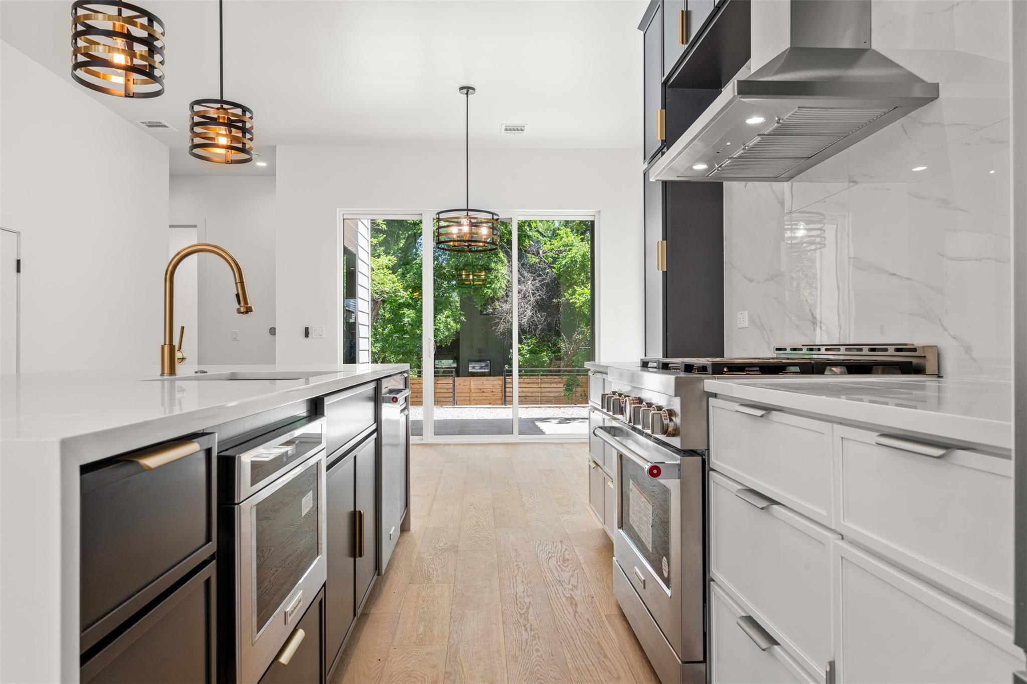 1305 Walnut Ave, Austin, TX 78702