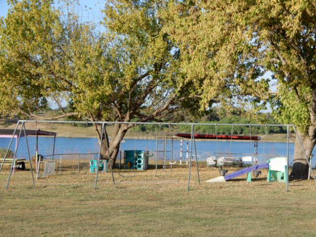 106 Redbud Dr, Spicewood, TX 78669
