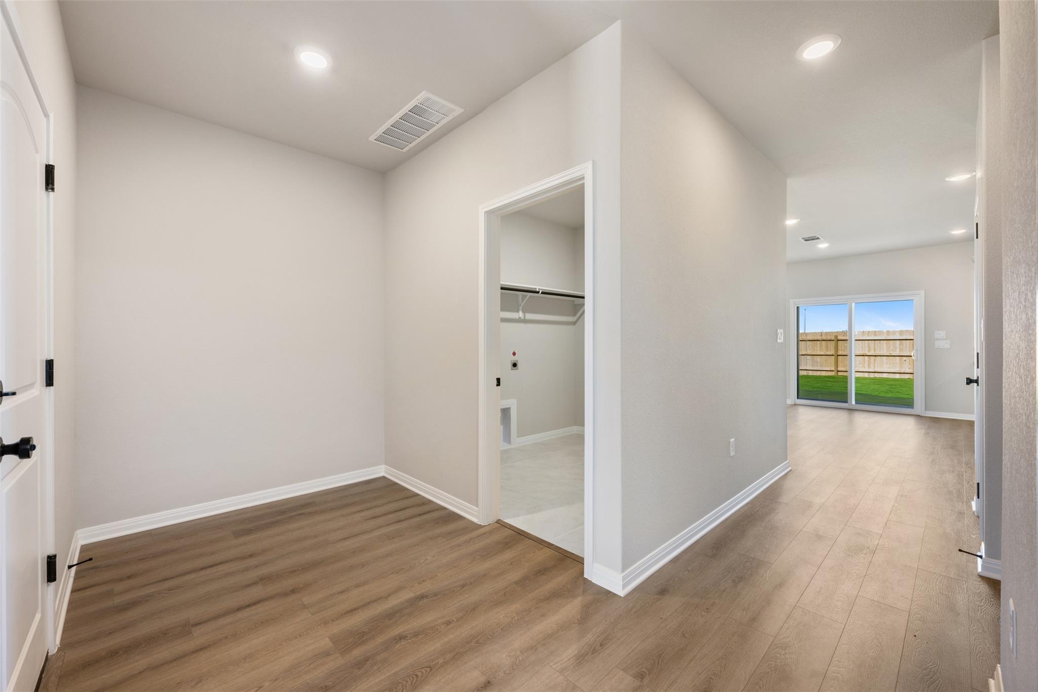 120 Prairie Falls Dr, Hutto, TX 78634
