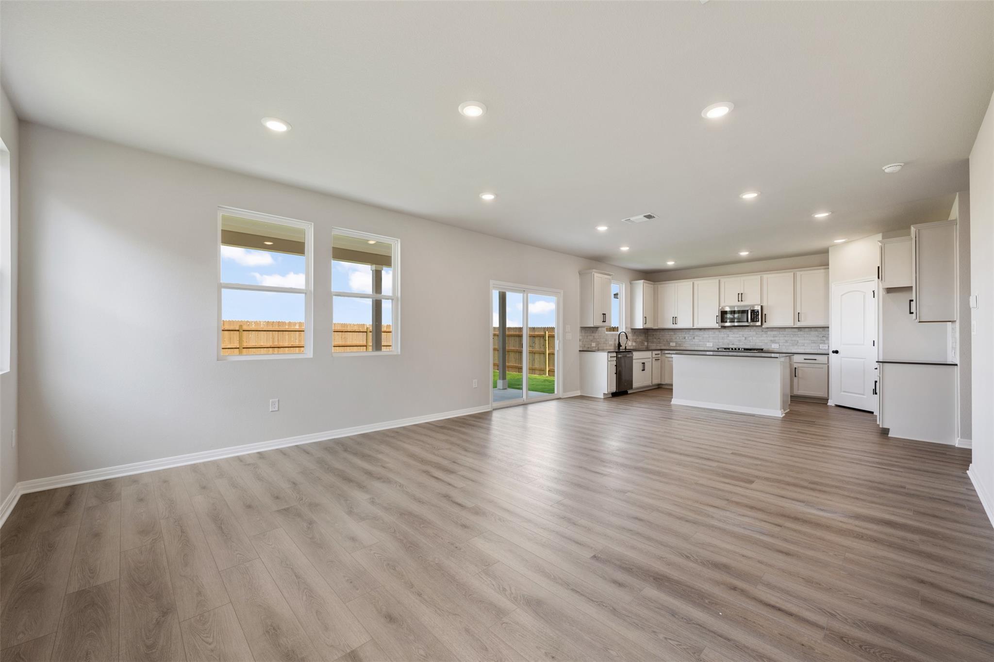 120 Prairie Falls Dr, Hutto, TX 78634