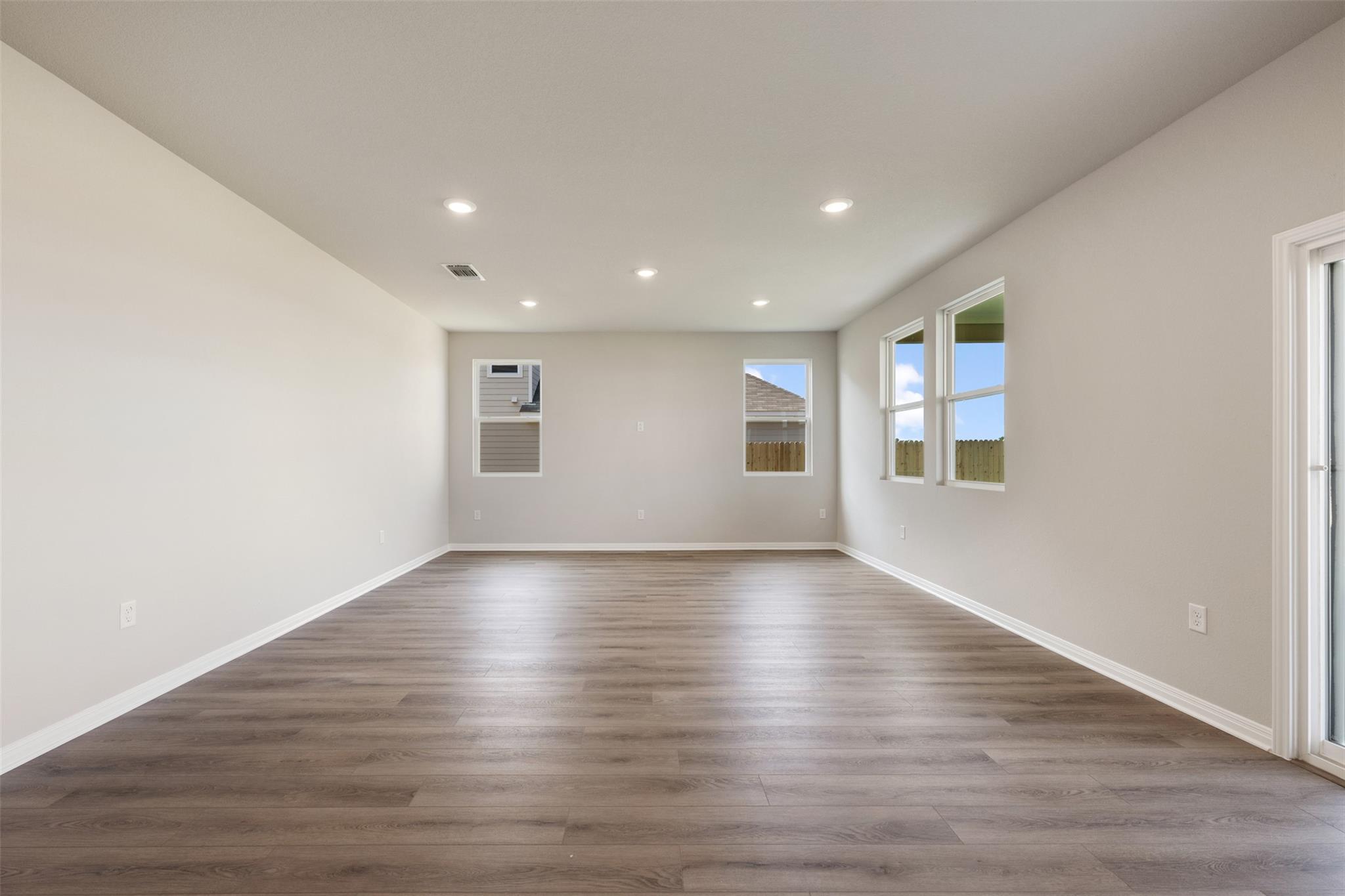 120 Prairie Falls Dr, Hutto, TX 78634
