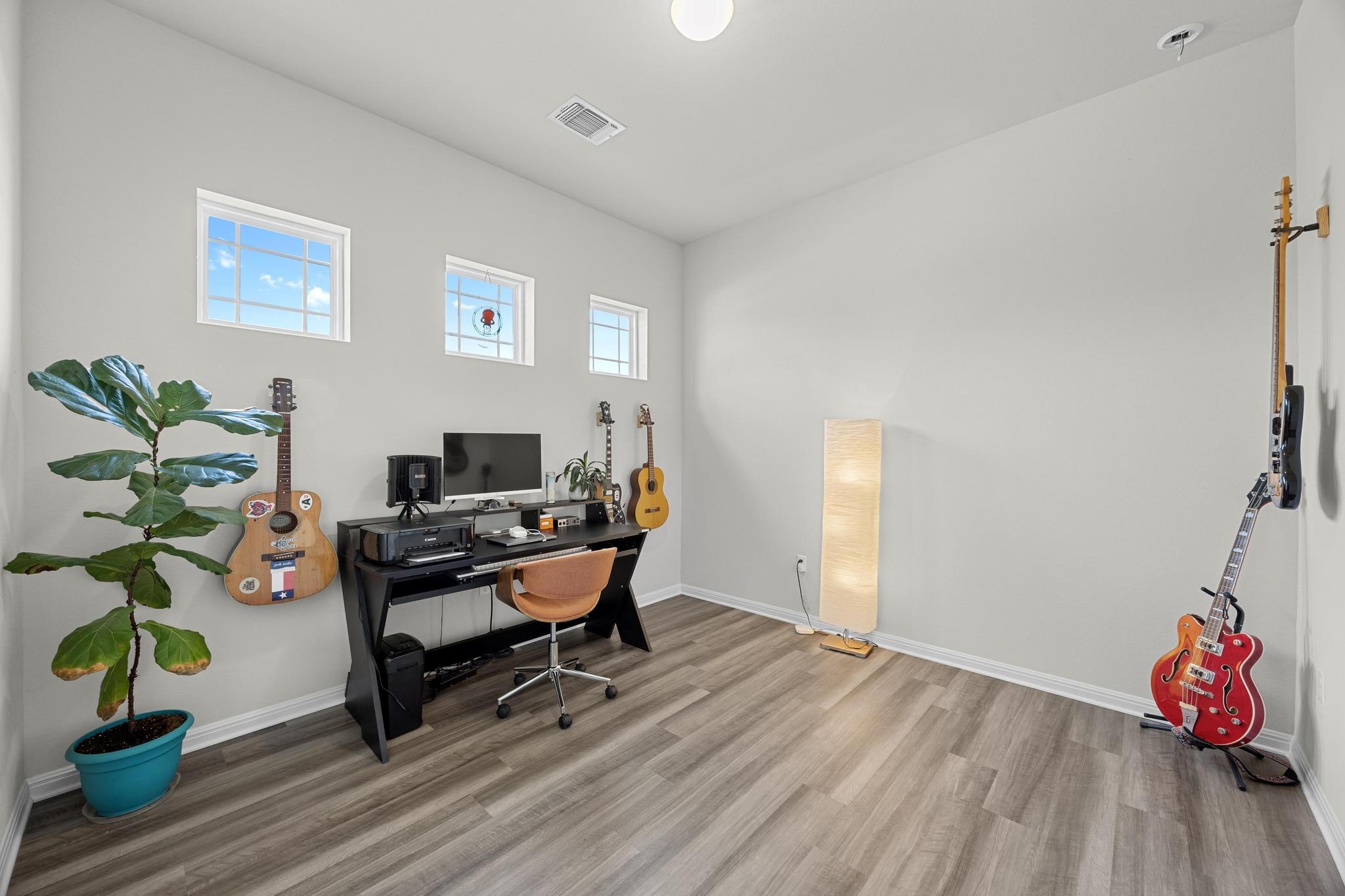 7901 Donnelley Dr, Austin, TX 78744