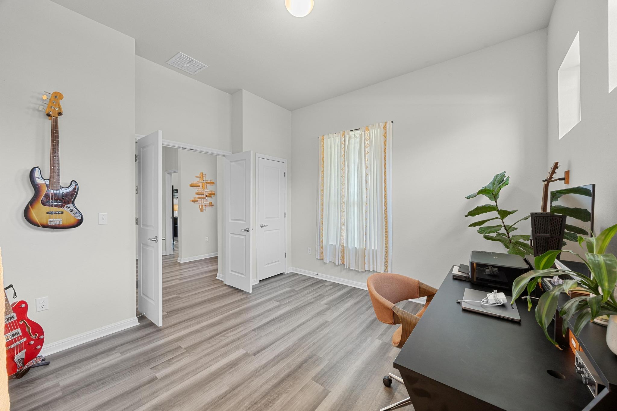 7901 Donnelley Dr, Austin, TX 78744
