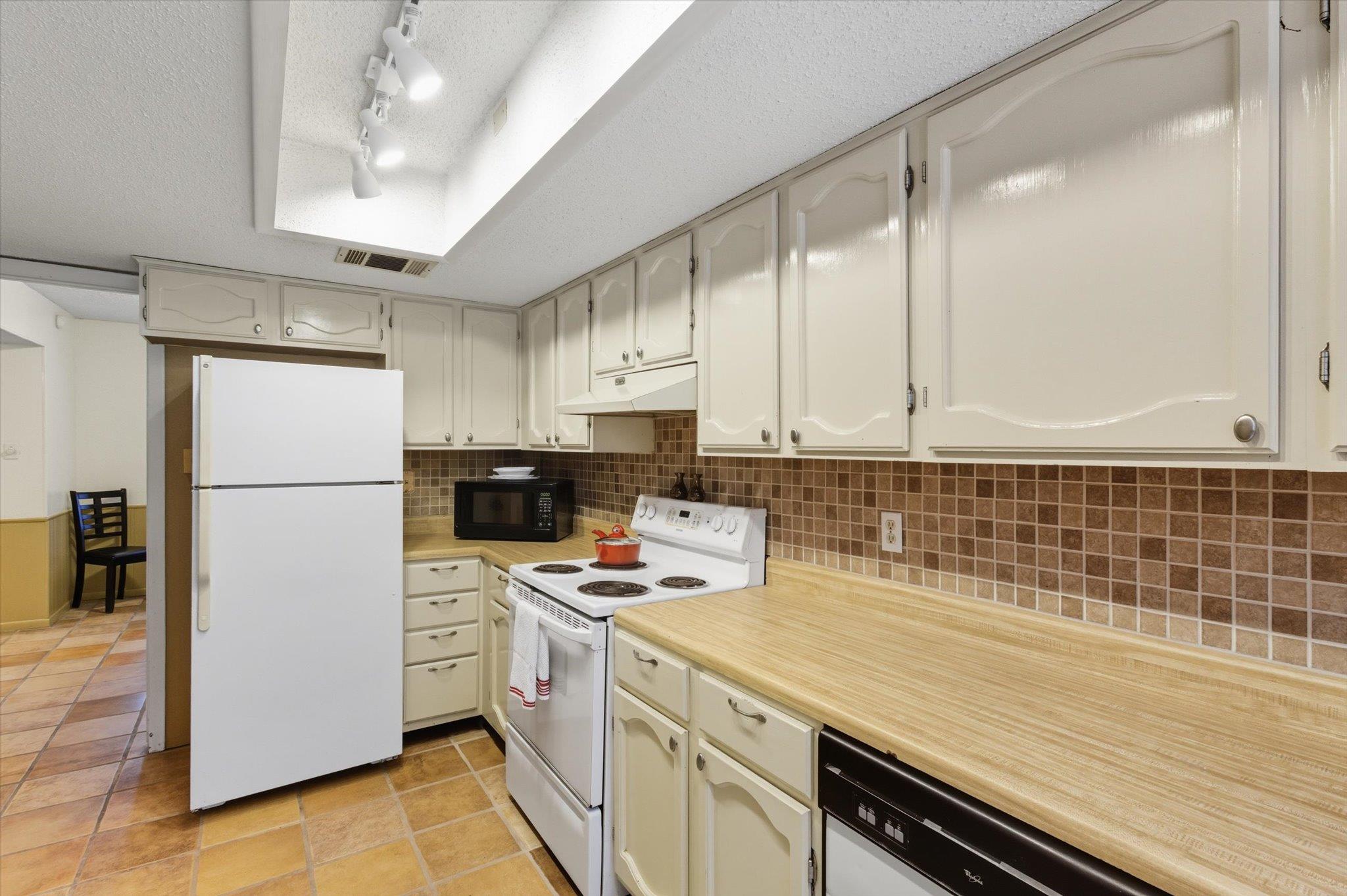 821 Old Ranch Rd 12 Rd, San Marcos, TX 78666