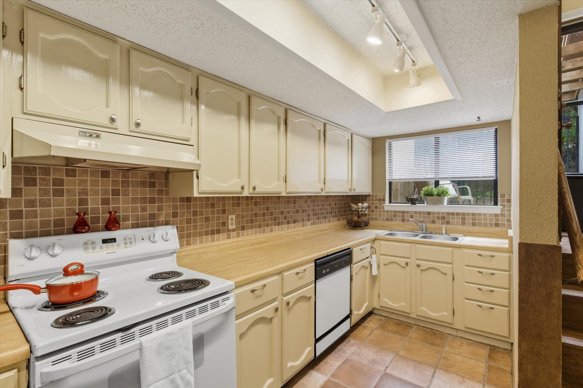 821 Old Ranch Rd 12 Rd, San Marcos, TX 78666