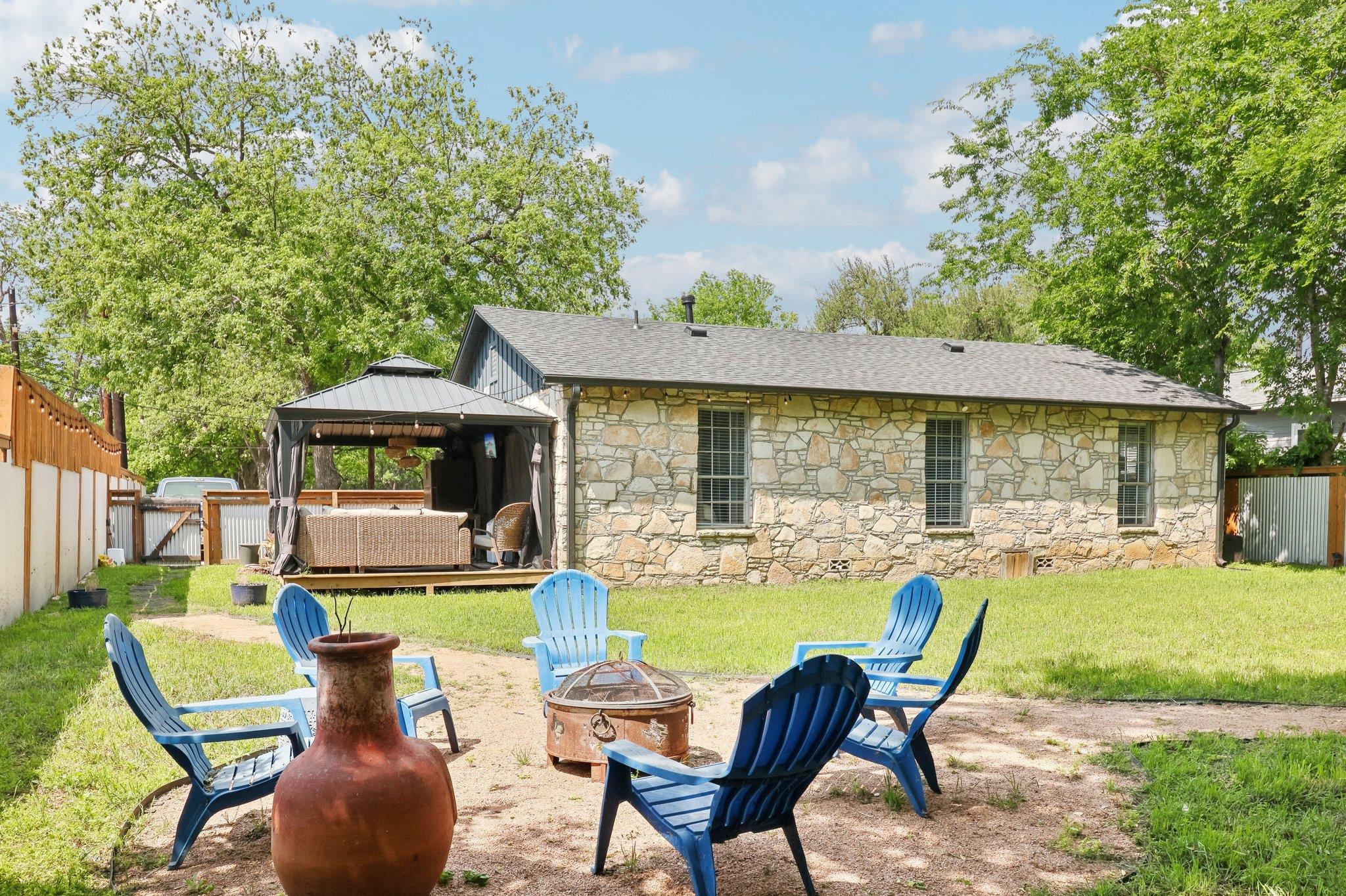 421 James St, Boerne, TX 78006