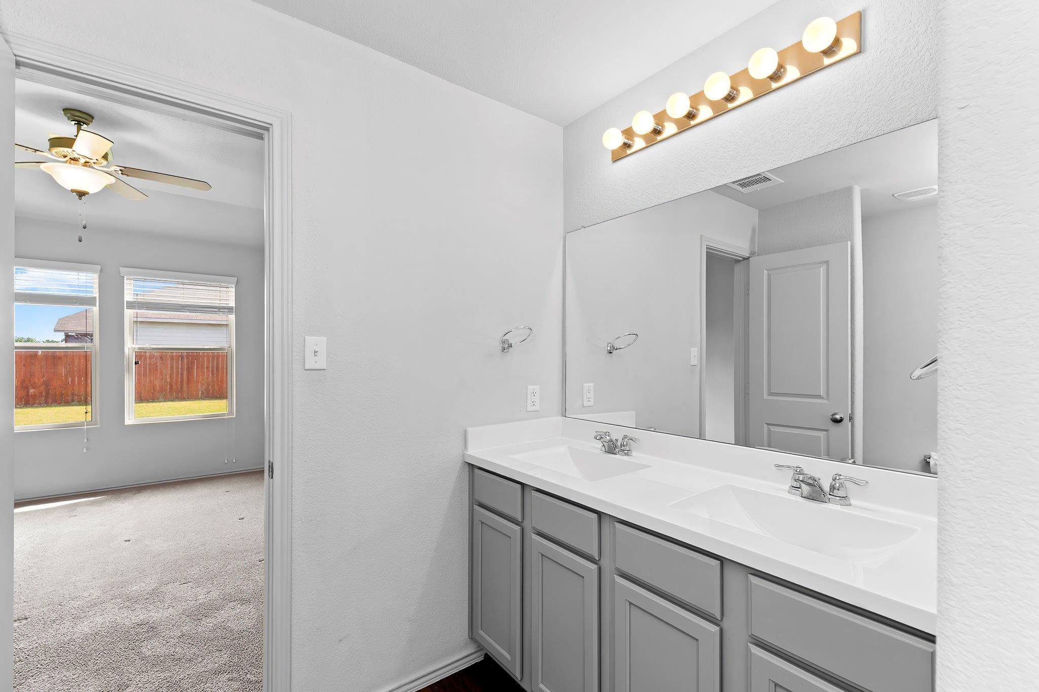 203 Helen Rd, Hutto, TX 78634