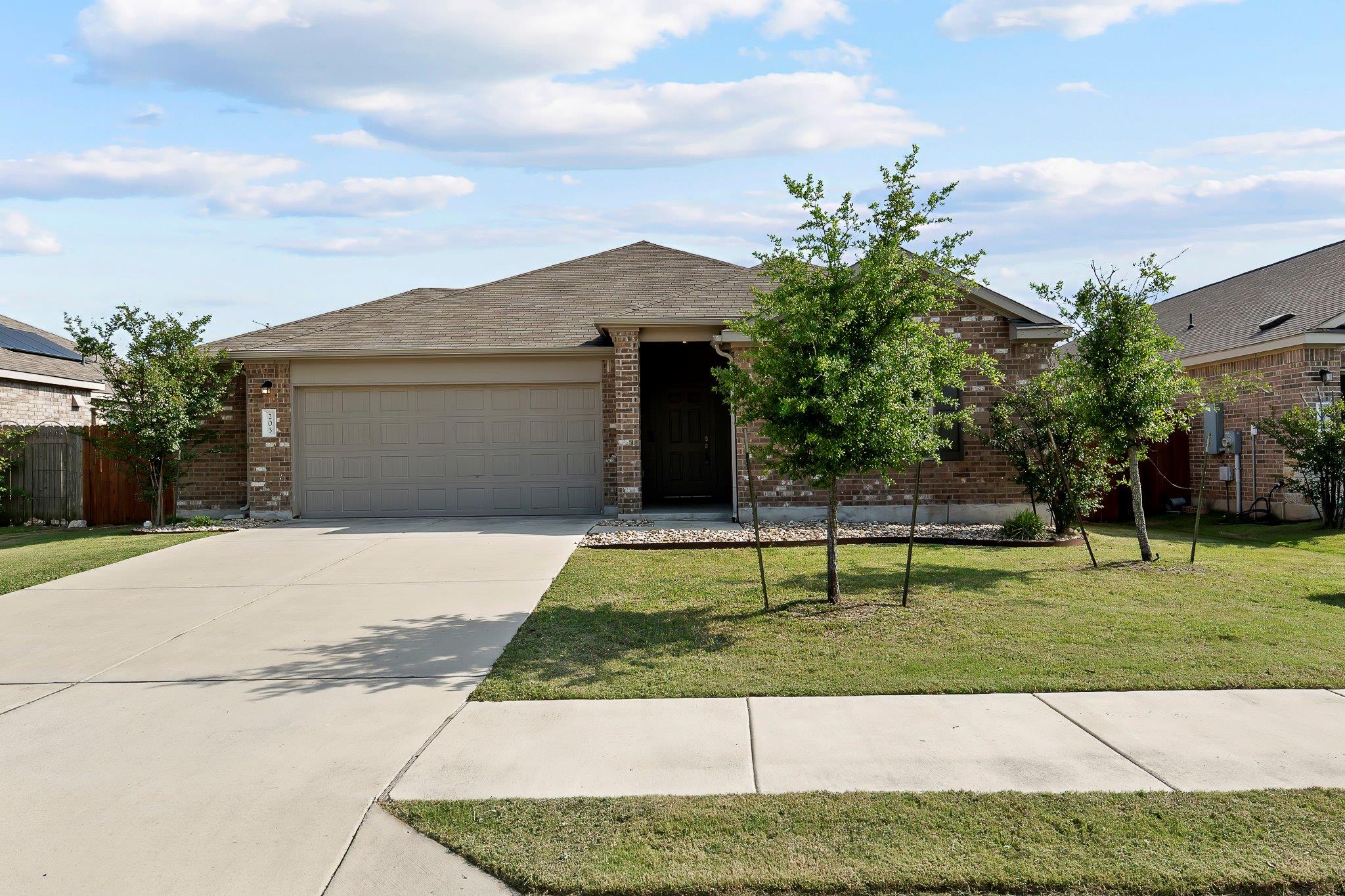 203 Helen Rd, Hutto, TX 78634