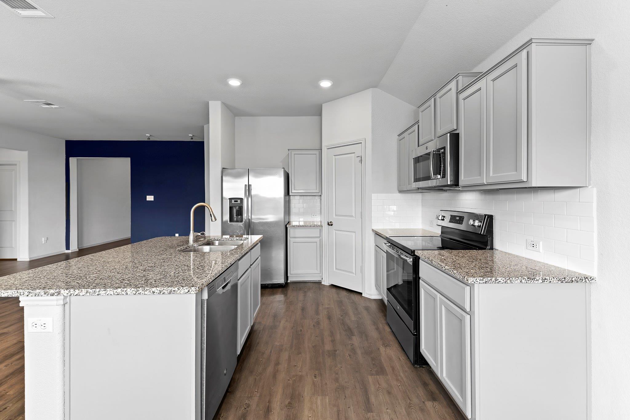 203 Helen Rd, Hutto, TX 78634