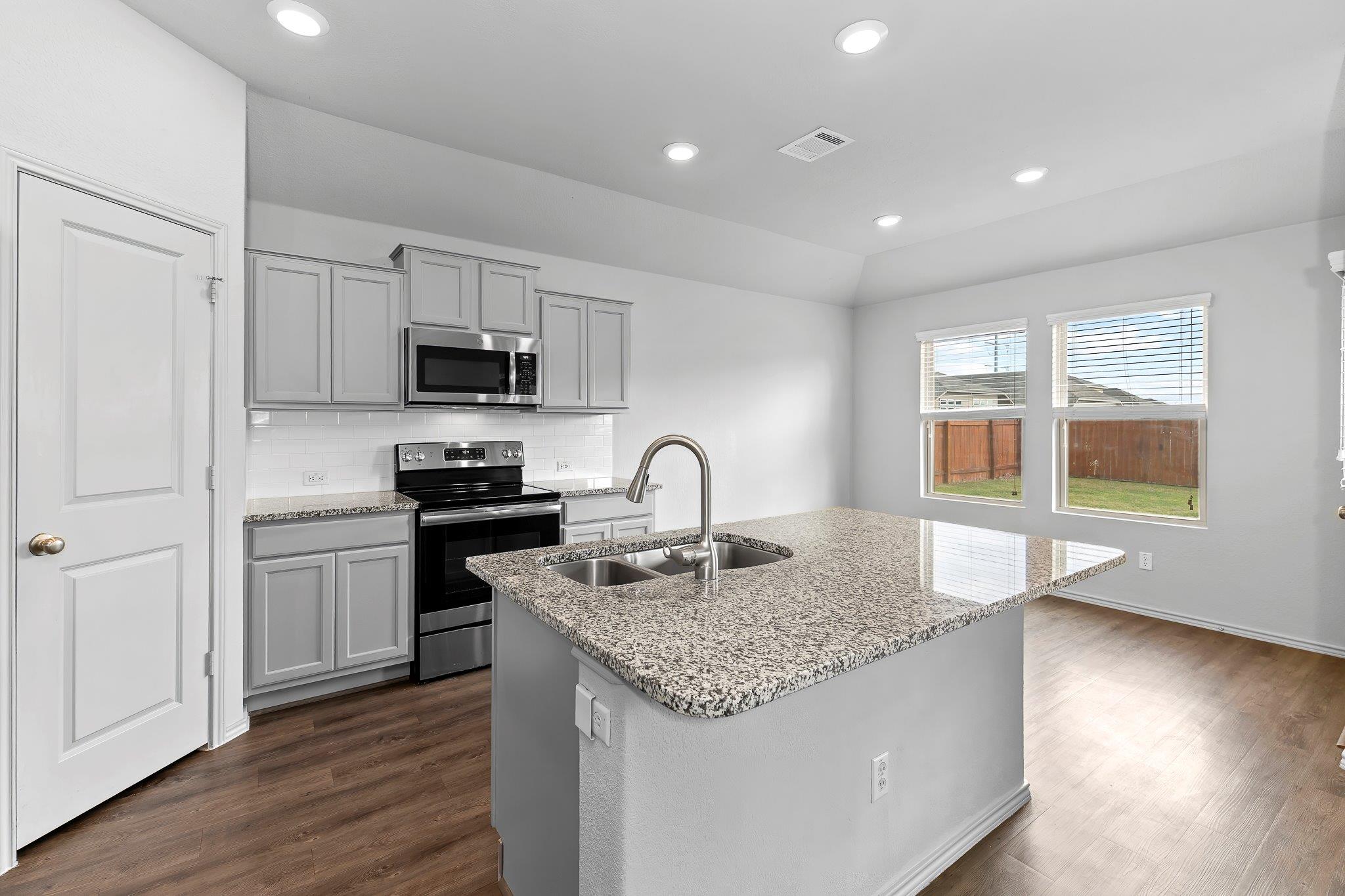 203 Helen Rd, Hutto, TX 78634