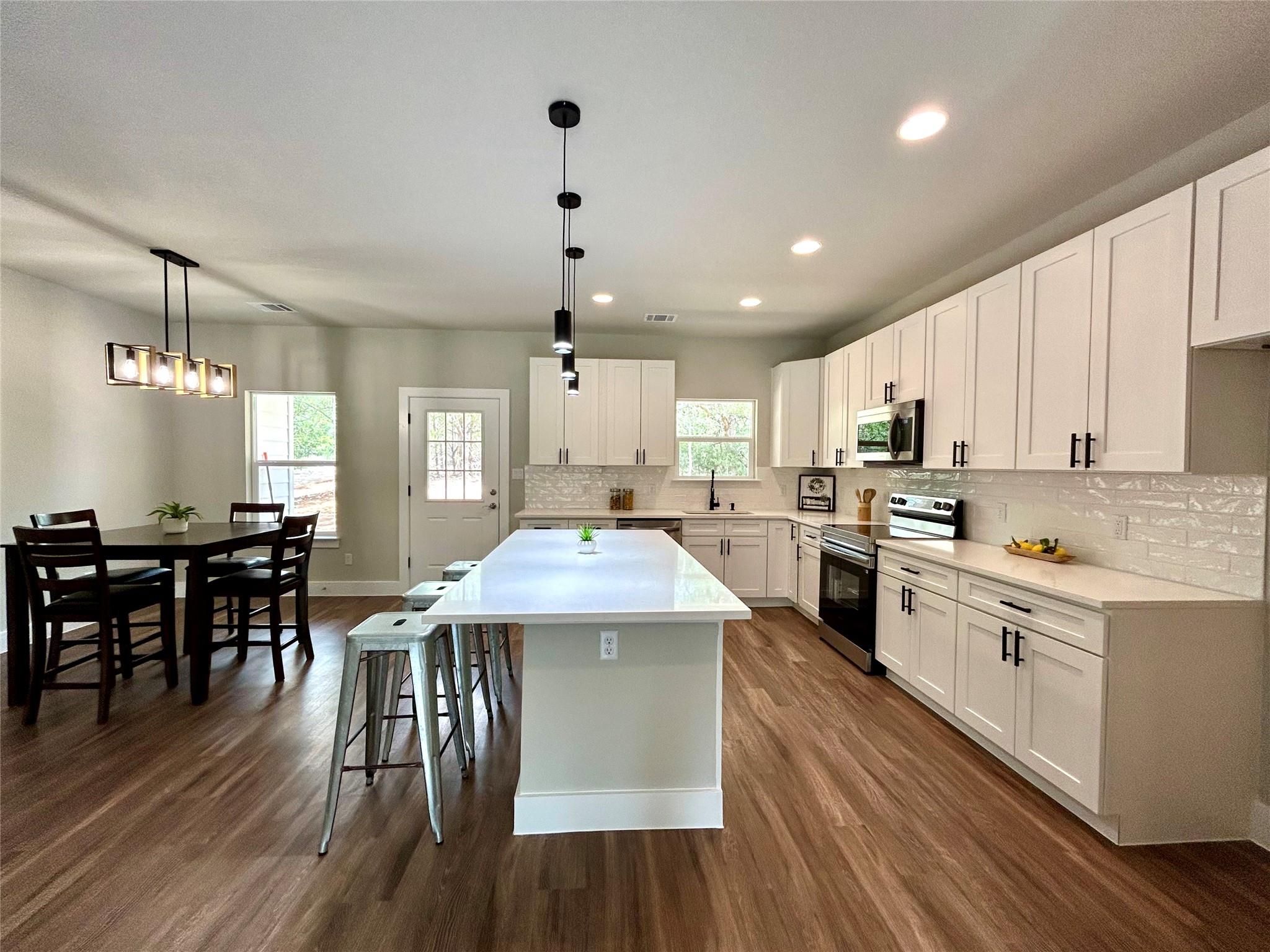 128 Heleakala Dr, Bastrop, TX 78602