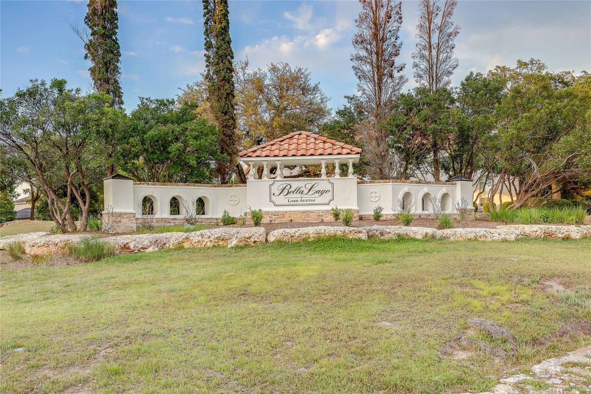 2116 Demona Dr, Austin, TX 78733