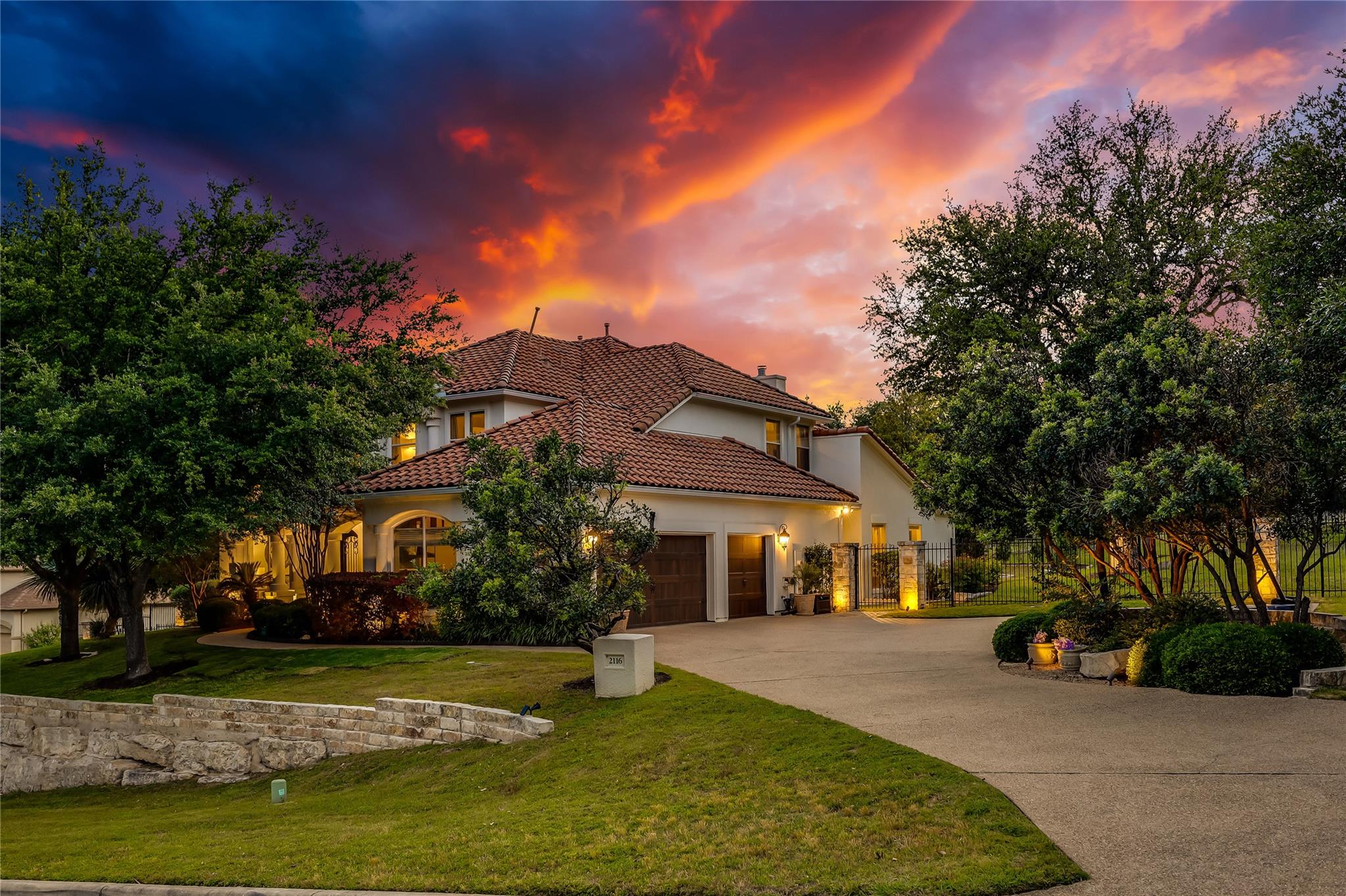 2116 Demona Dr, Austin, TX 78733