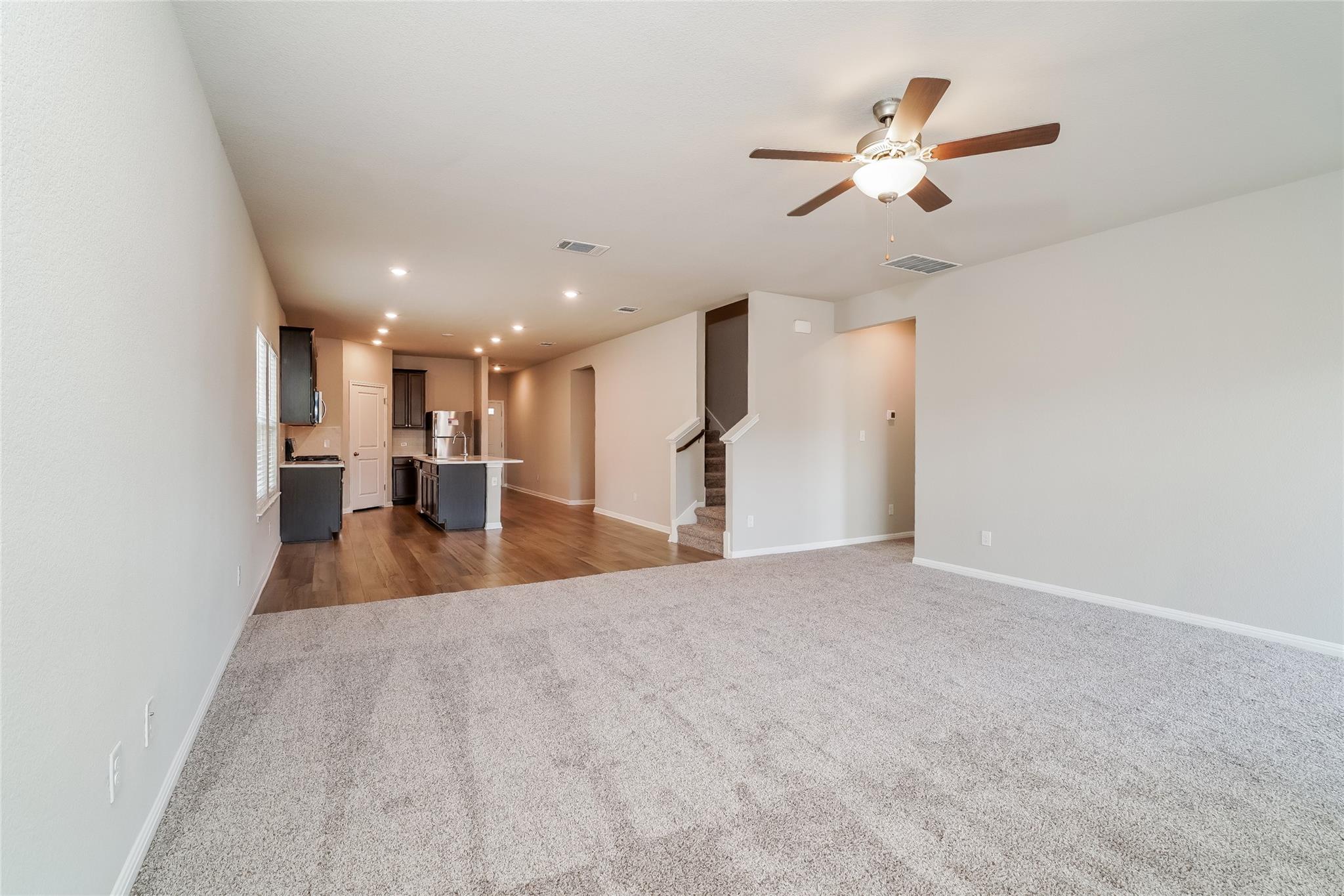 1013 Round Bale Rd, Hutto, TX 78634