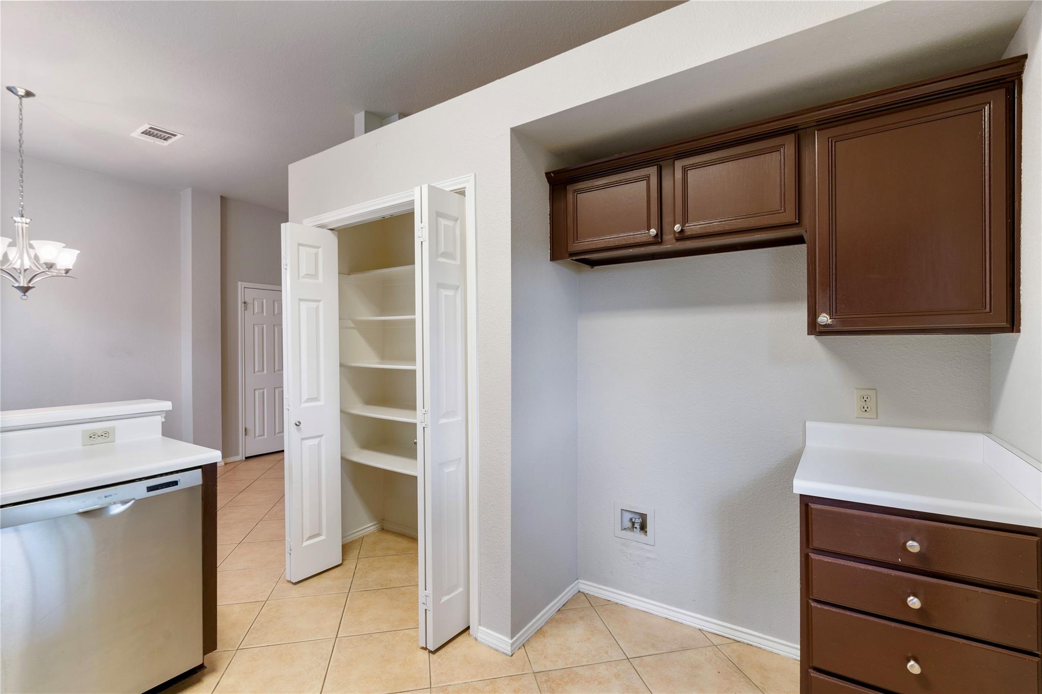1520 Parkwood Dr, Leander, TX 78641
