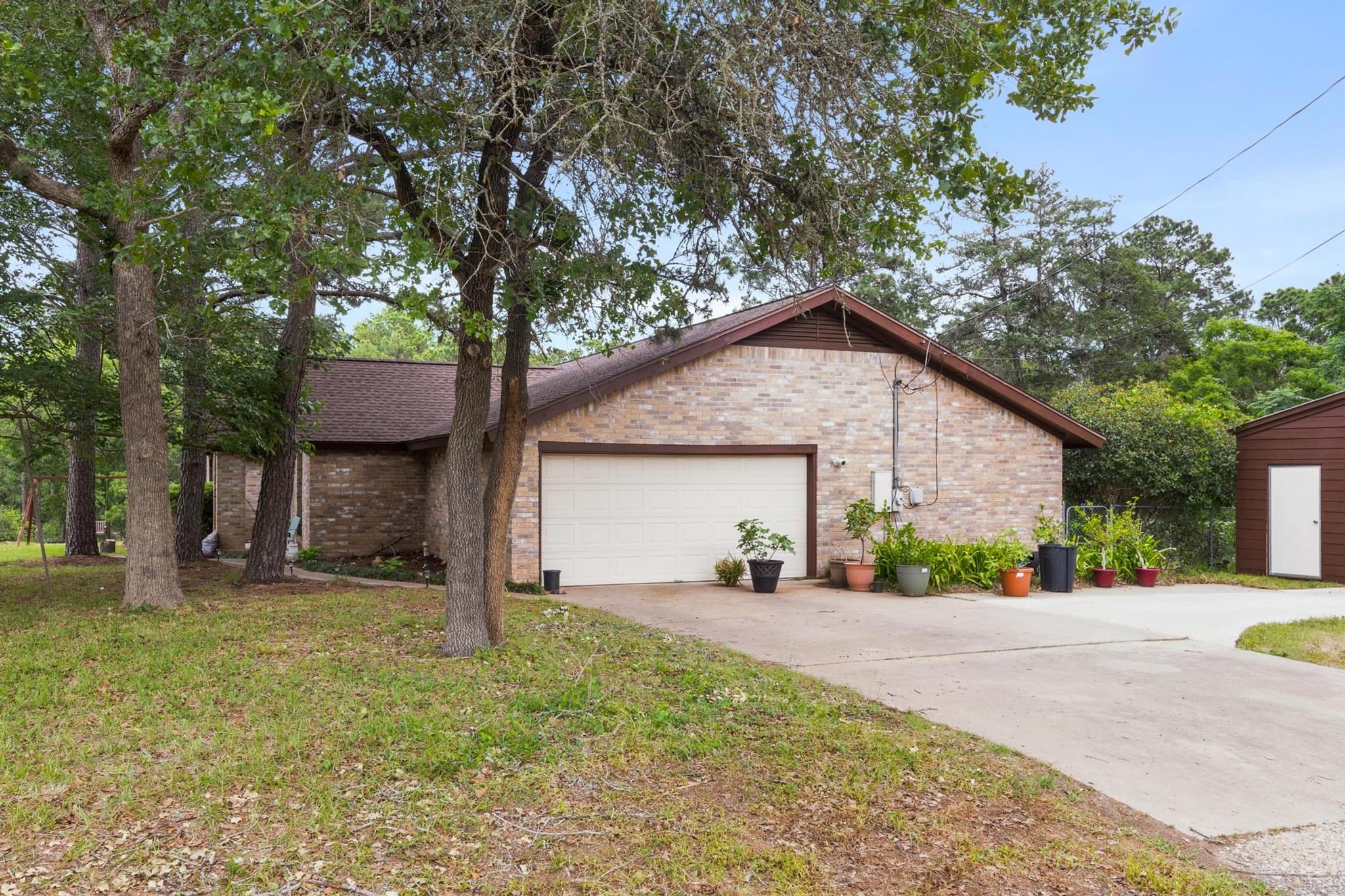205 Kamakoa Ln, Bastrop, TX 78602