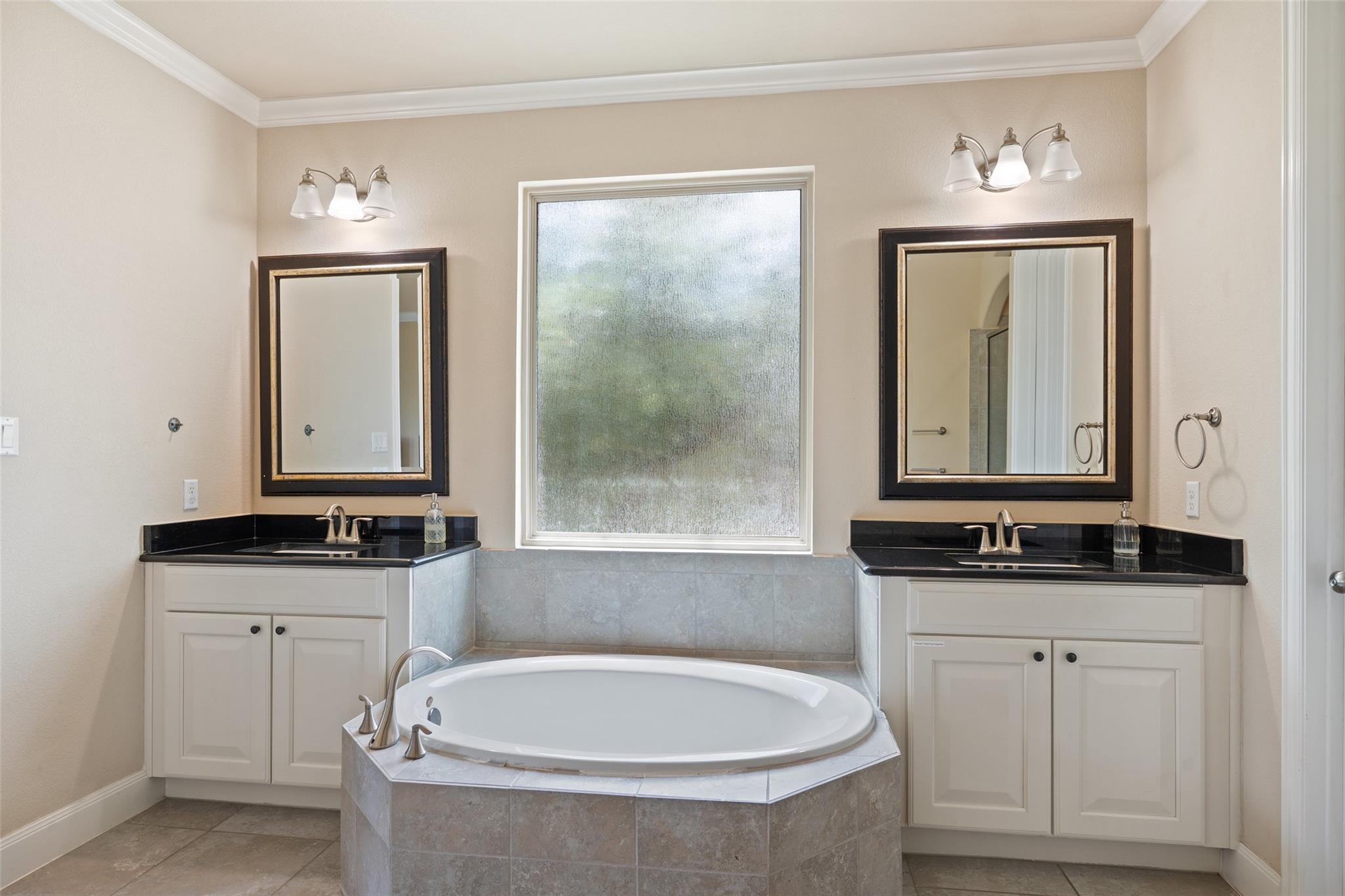 21909 Esmeralda Dr, Spicewood, TX 78669