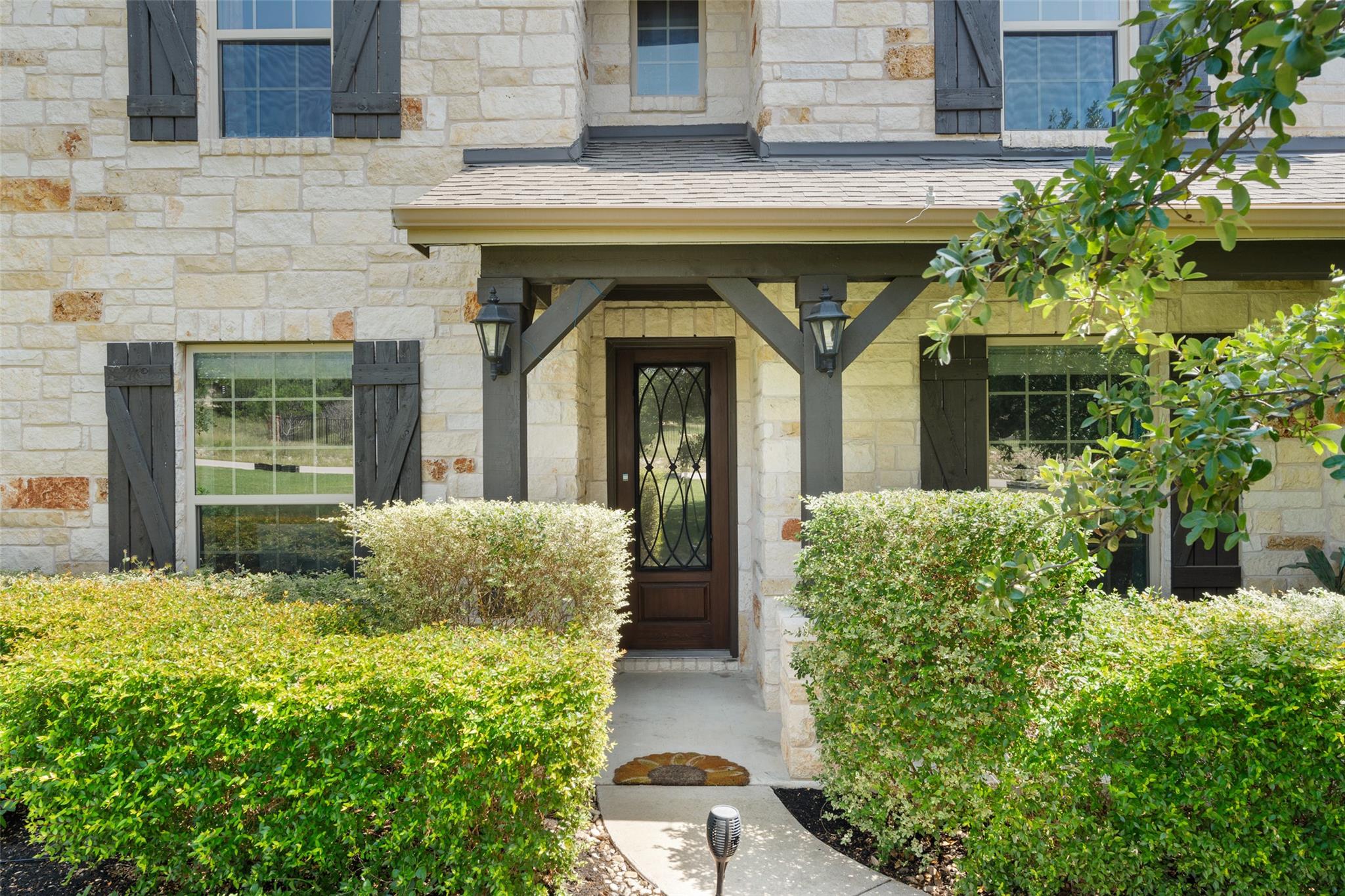 21909 Esmeralda Dr, Spicewood, TX 78669