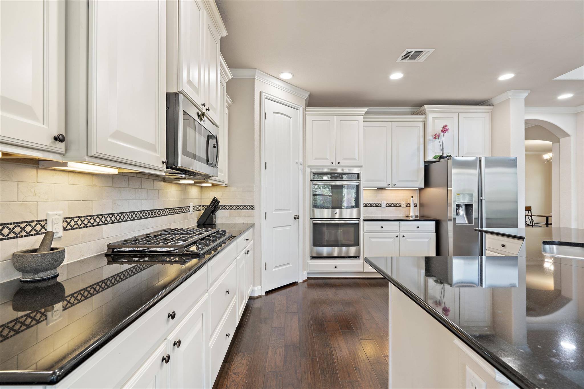 21909 Esmeralda Dr, Spicewood, TX 78669