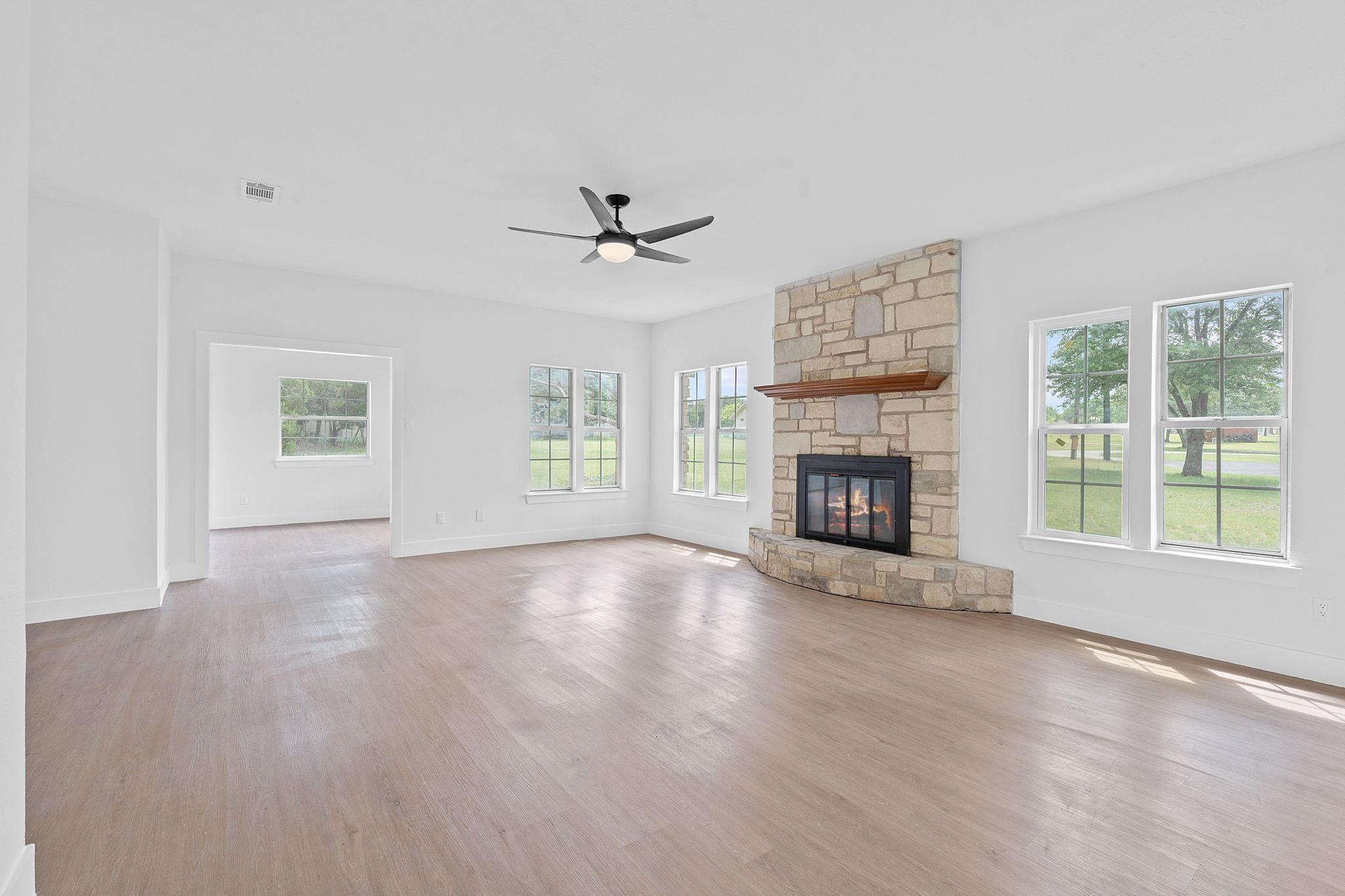 300 Fawn Ln, Georgetown, TX 78628