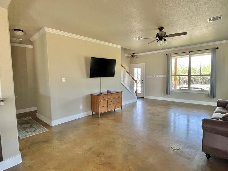 923 Debco Ln, Spicewood, TX 78669