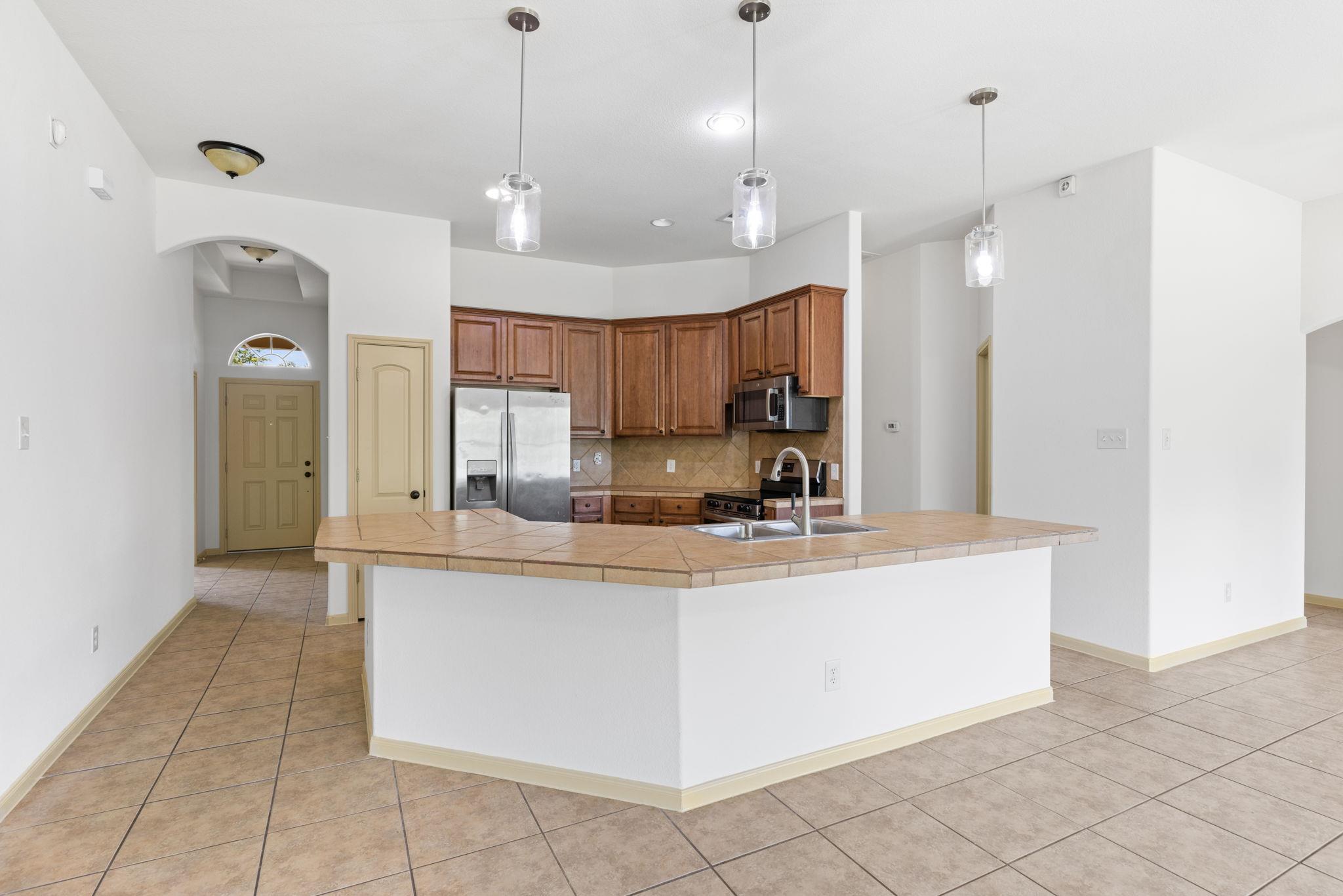 325 Swenson Dr, Hutto, TX 78634