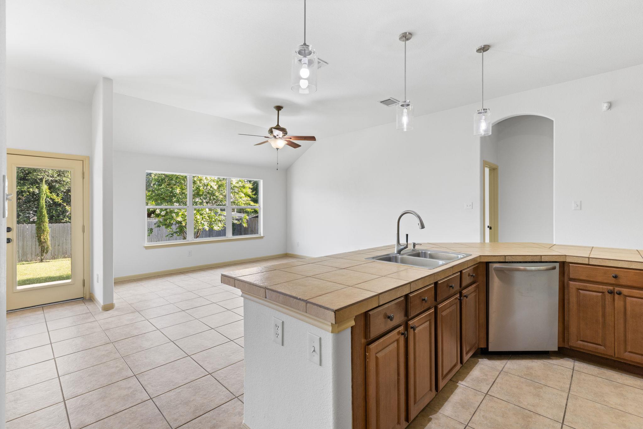 325 Swenson Dr, Hutto, TX 78634