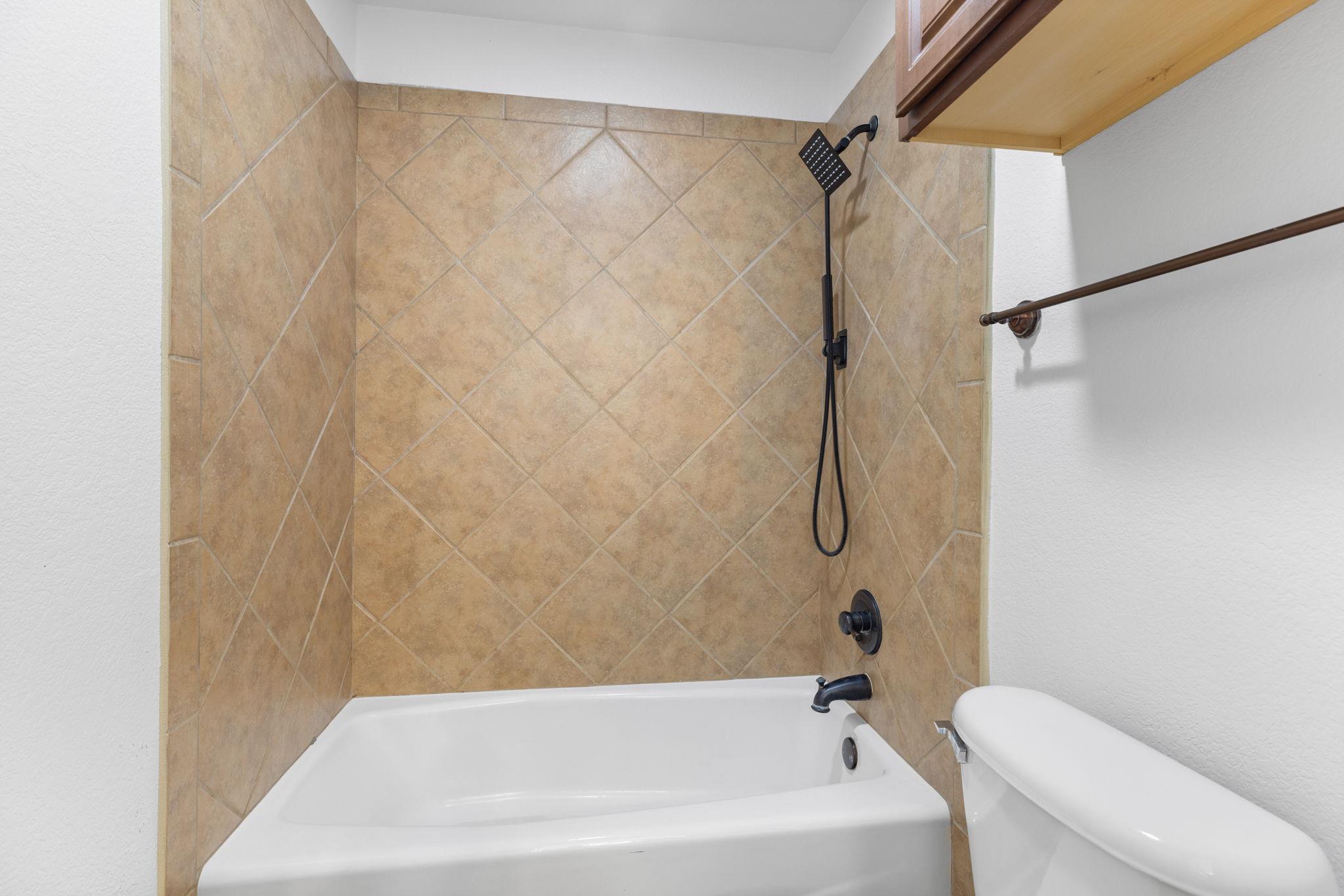 325 Swenson Dr, Hutto, TX 78634