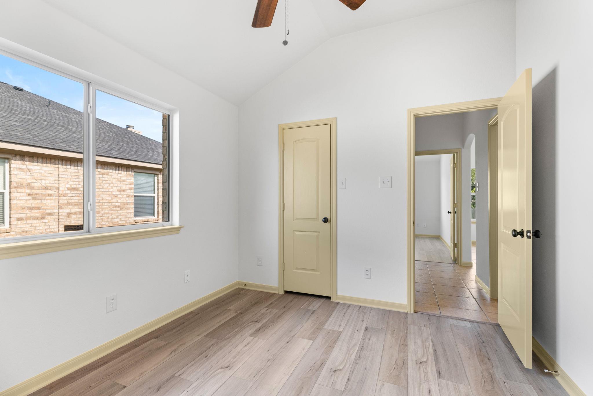 325 Swenson Dr, Hutto, TX 78634