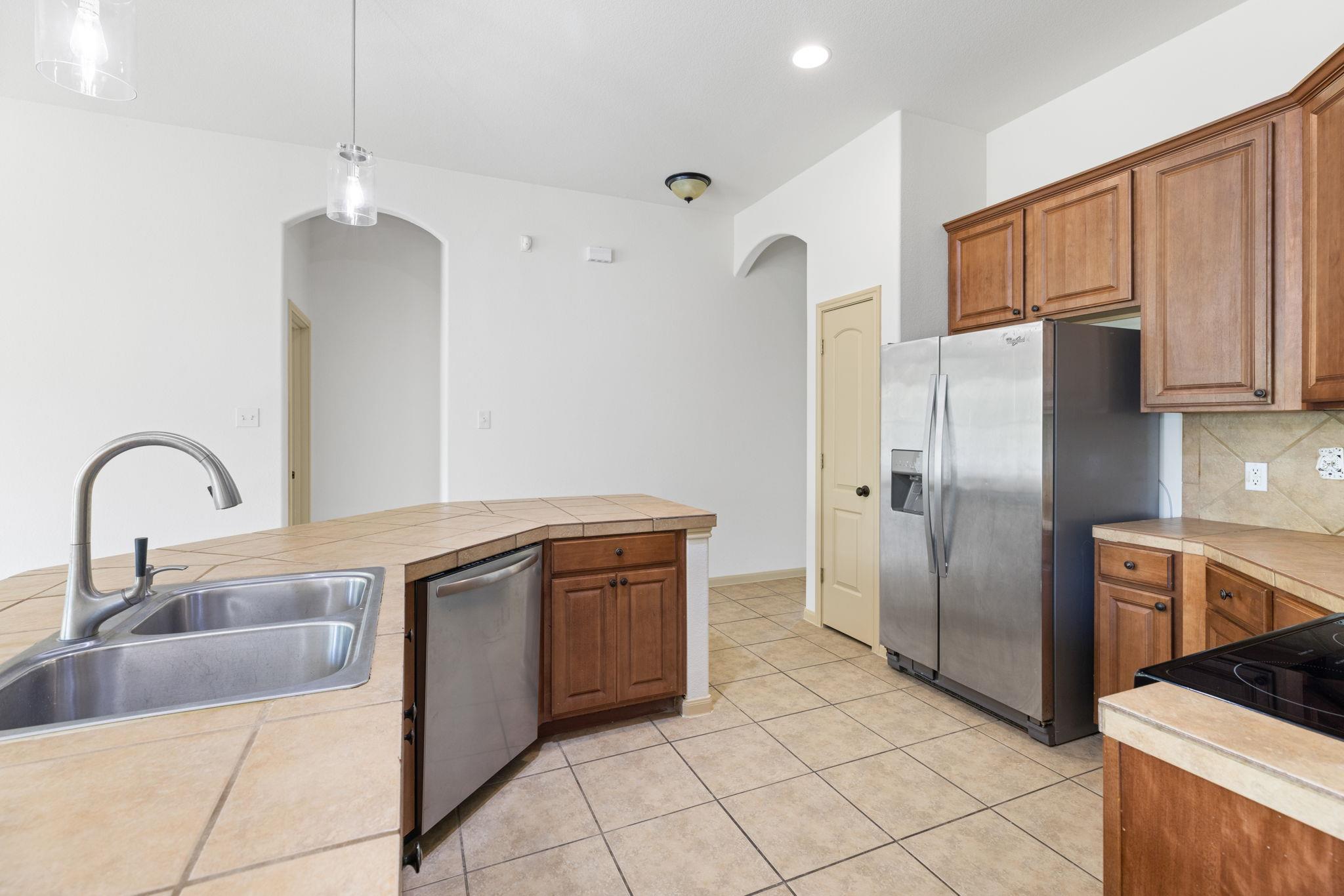 325 Swenson Dr, Hutto, TX 78634