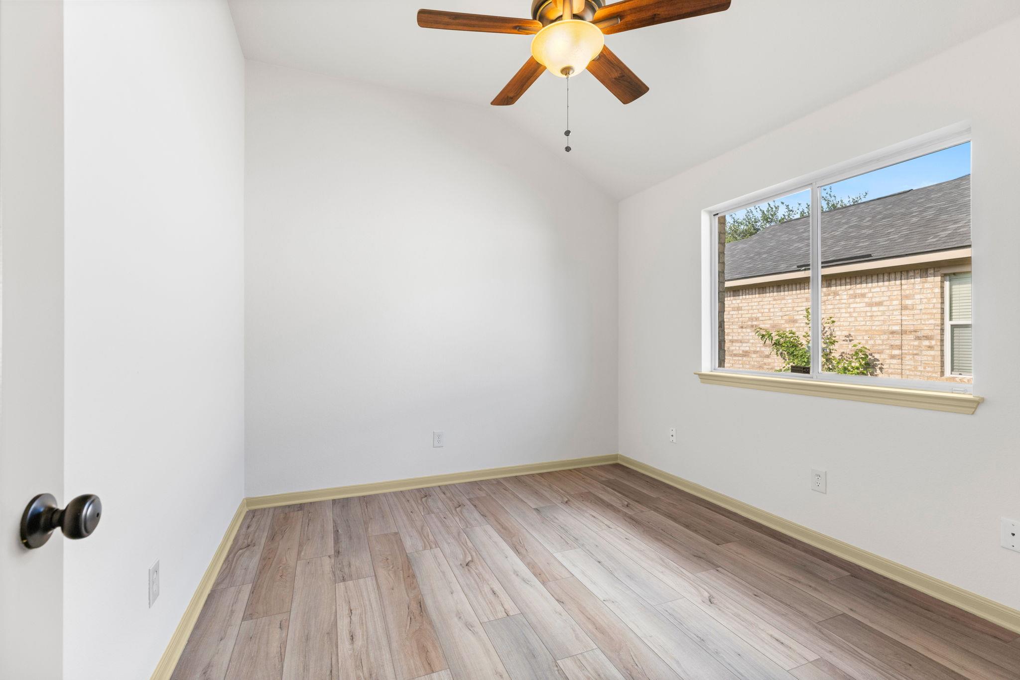 325 Swenson Dr, Hutto, TX 78634