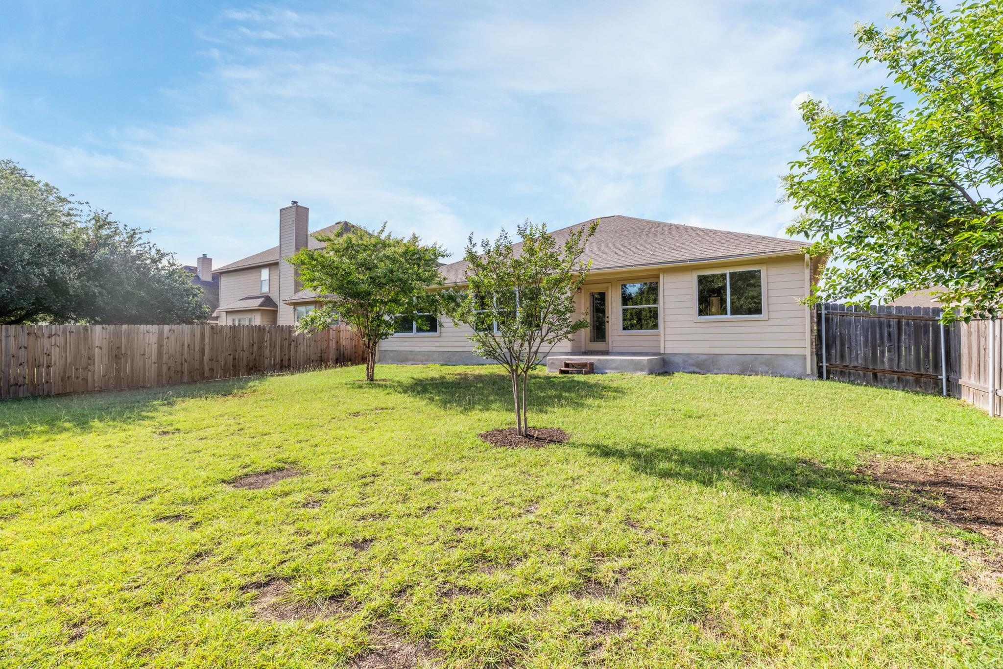 325 Swenson Dr, Hutto, TX 78634